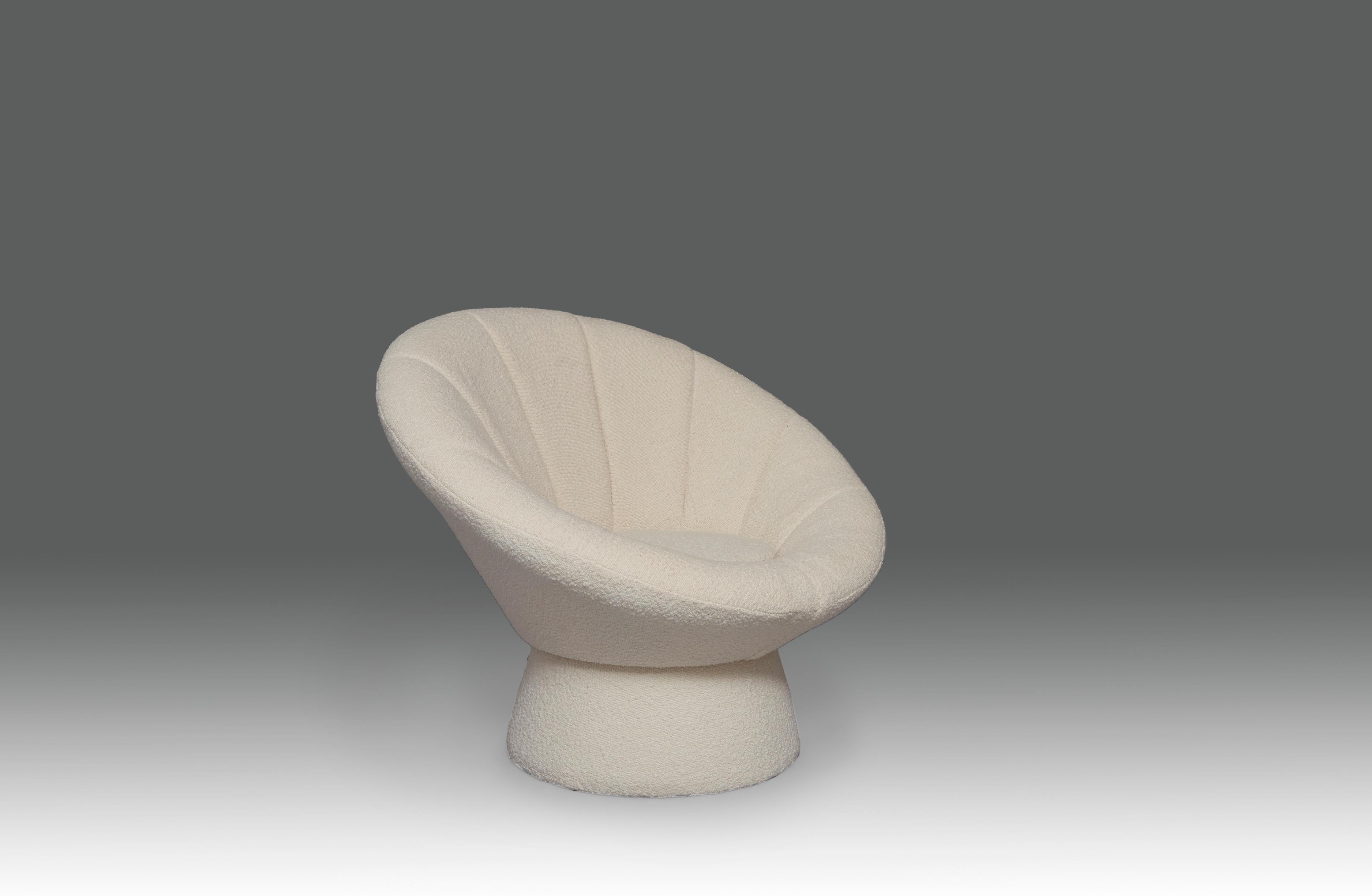 Unknown Designer upholstery round lounge chair. Netherlands, 1970s. 

This anonymous lounge chair was probably inspired by Pierre Paulin's Mushroom Lounge chair. 

Excellent condition fully reupholstered.