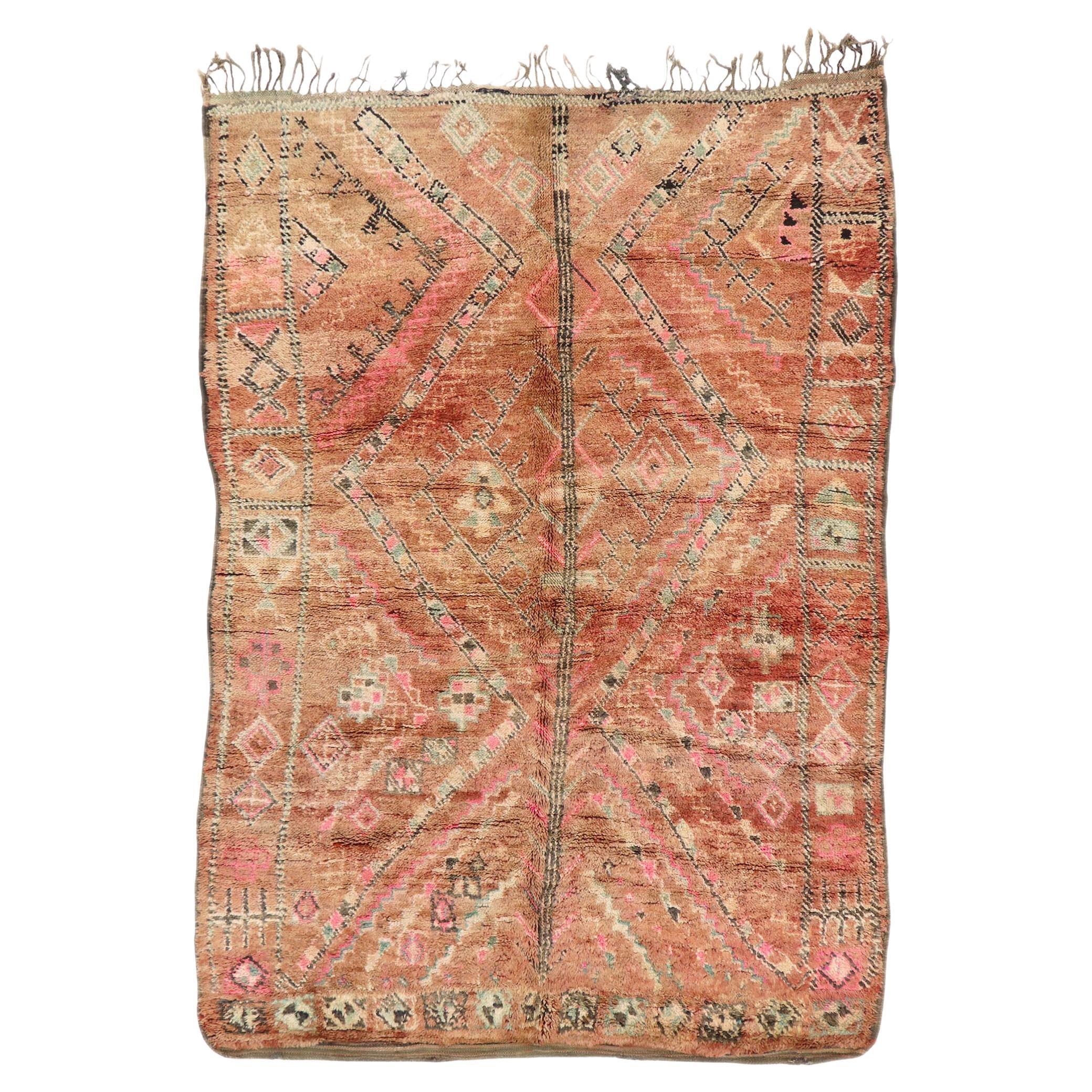 Marokkanischer Berberteppich Boujad aus den 1970er Jahren, Stammeszauber trifft auf globalen Boho-Chic
