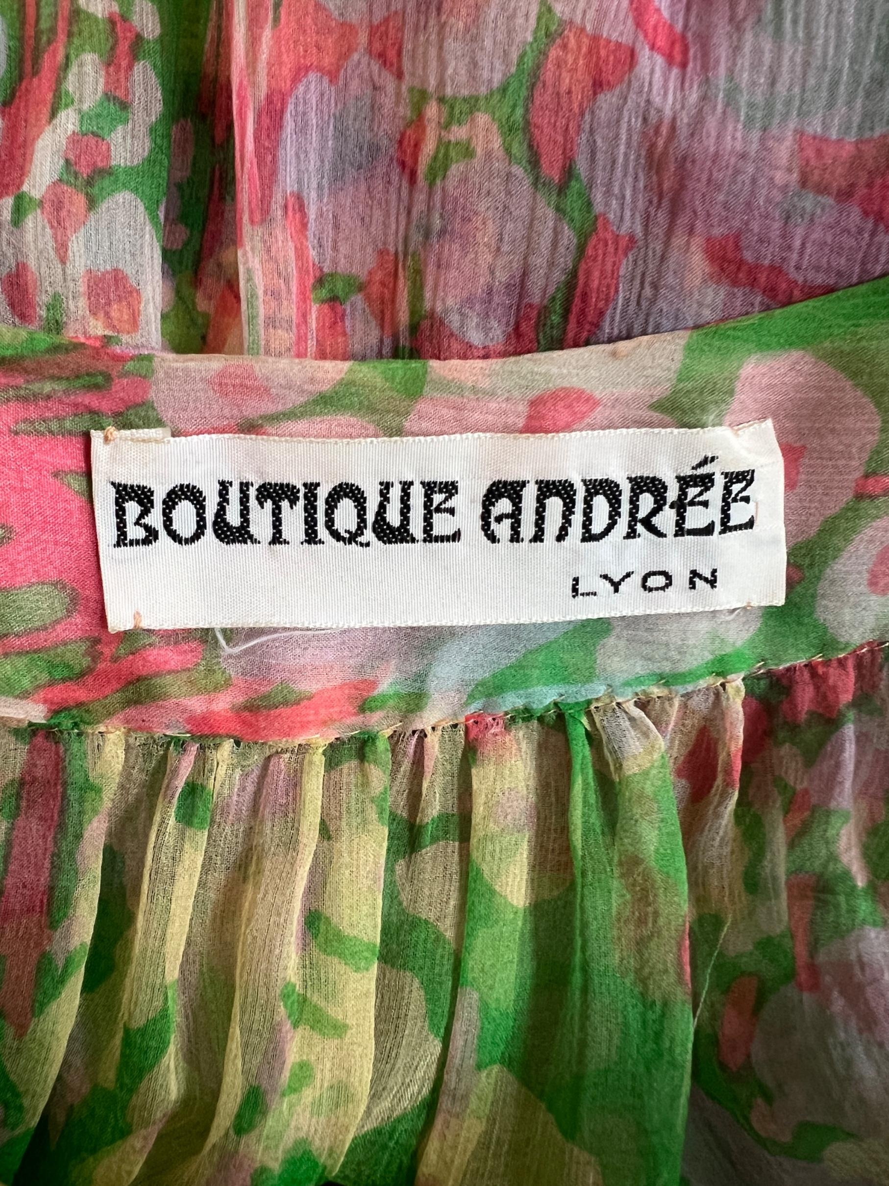 1970s Boutique Andrée Vestido de gasa de seda floral verde y rosa en venta 1