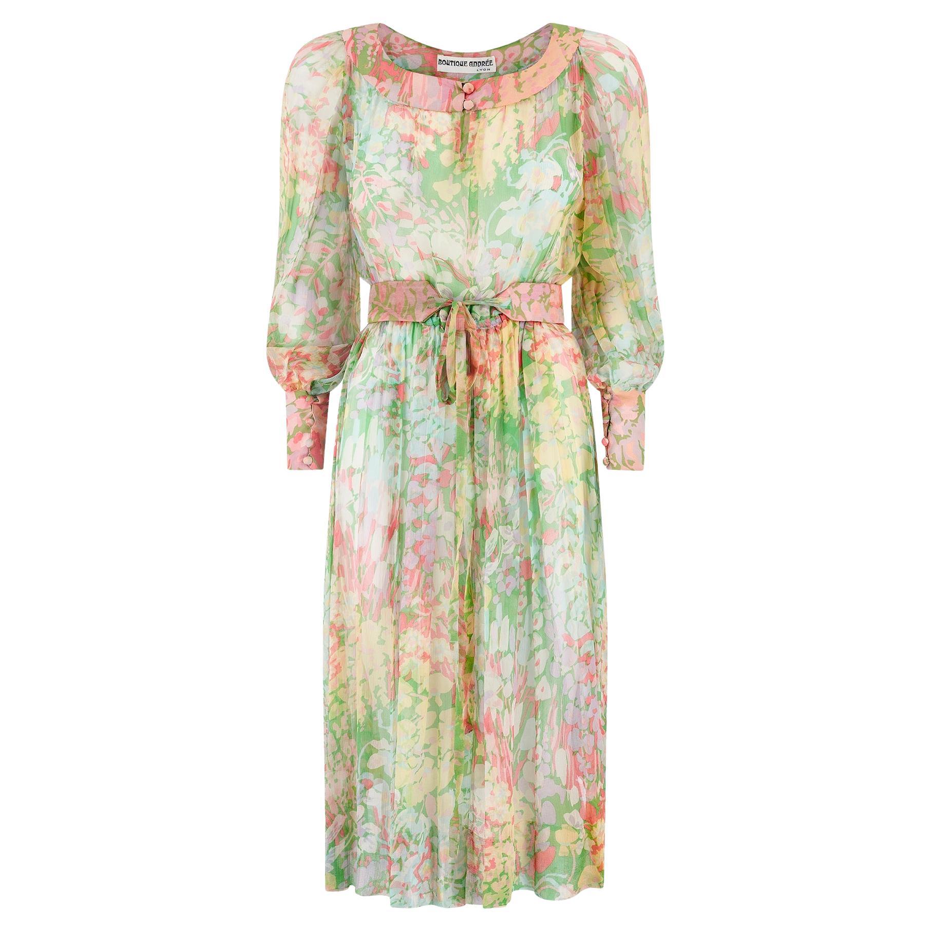1970 Boutique Andrée - Robe en mousseline de soie à fleurs vertes et roses