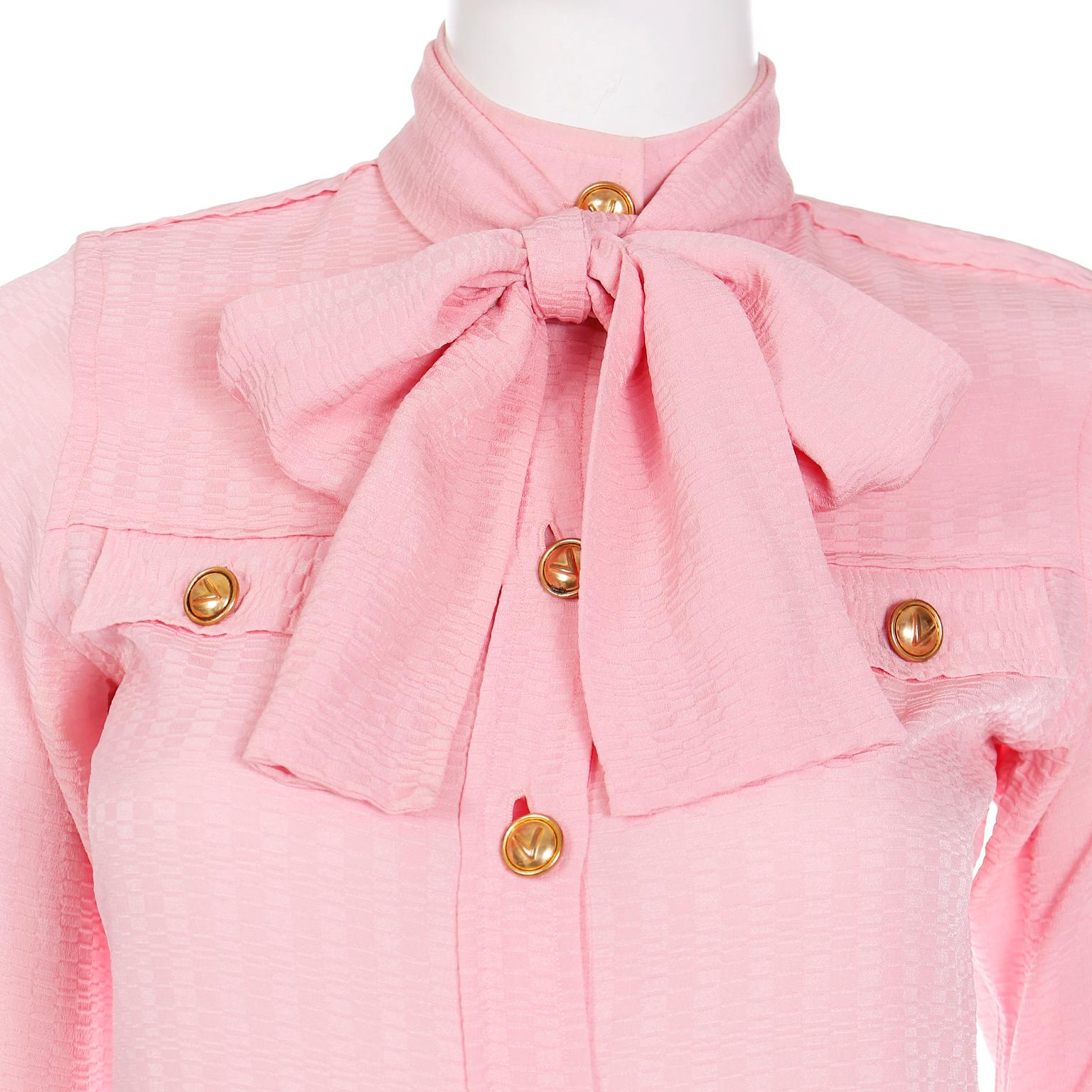 1970s Boutique Valentino Vintage Pink Mini Check Silk Blouse w V Buttons & Bow For Sale 2