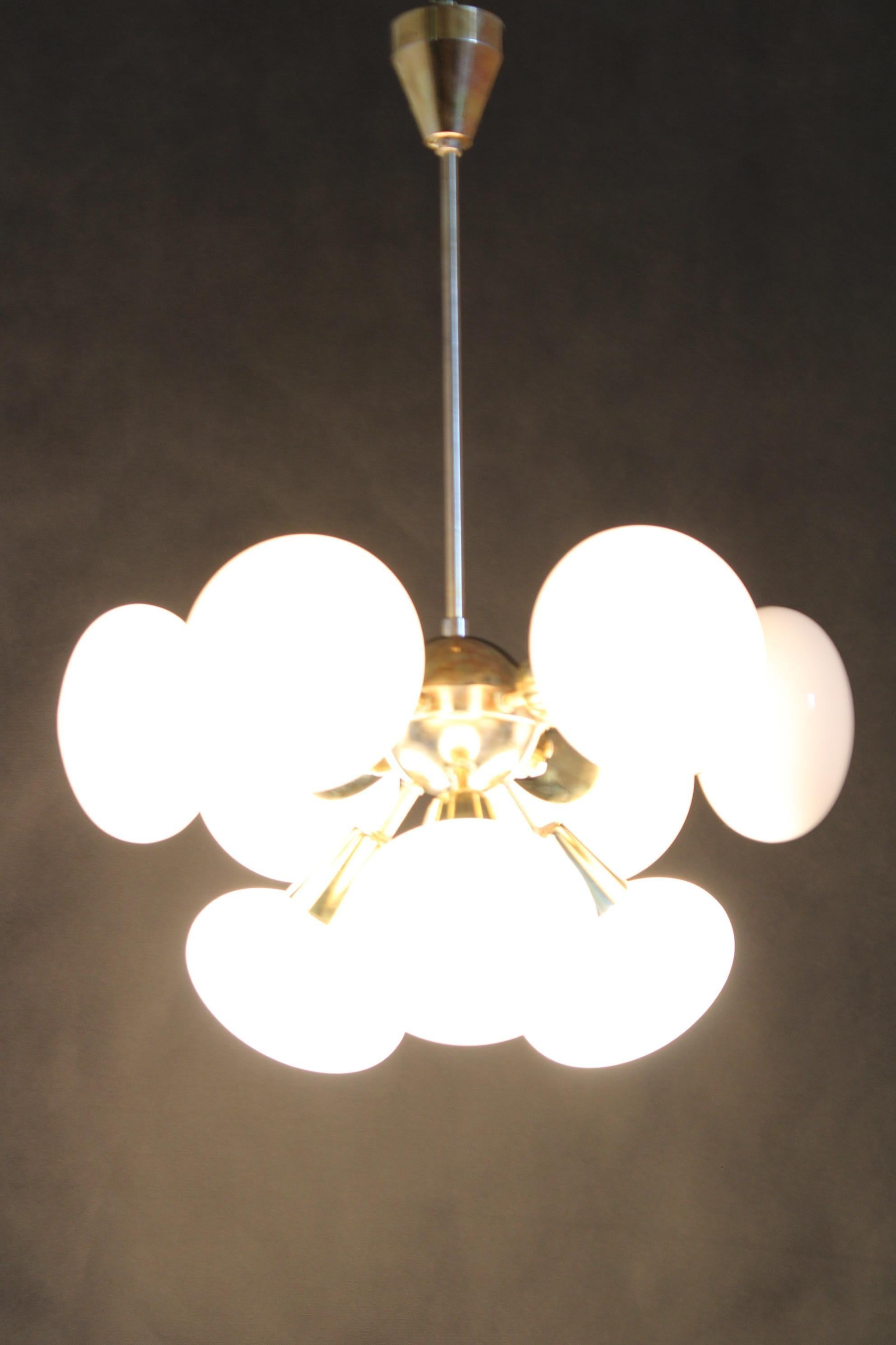 Lampadario a 9 fiamme in ottone degli anni '70 di Sputnik , Cecoslovacchia in vendita 4