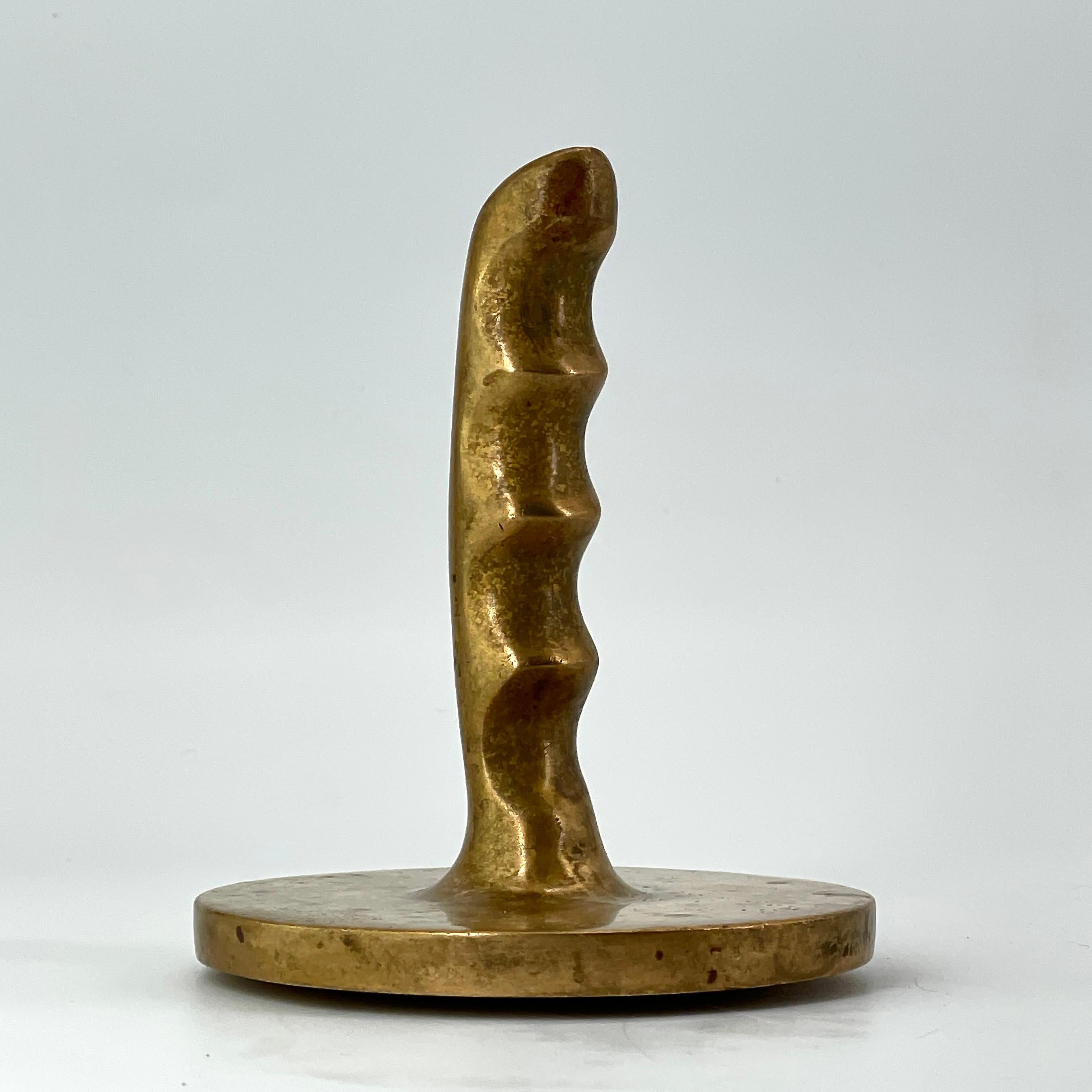 Joystick-Skulptur, Messingguss, leicht gerundete Unterseite. Keine Unterschrift. Das Gewicht beträgt ca. 11 Unzen.
