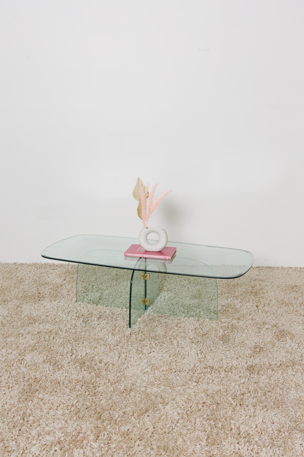 There’s something so subtle, yet supremely interesting about this 1980s Pace Collection style coffee table. The beveled glass top has beautifully curved edges, sits on top of 4 solid half-moon-shaped glass, creating a flower petal-like feeling.