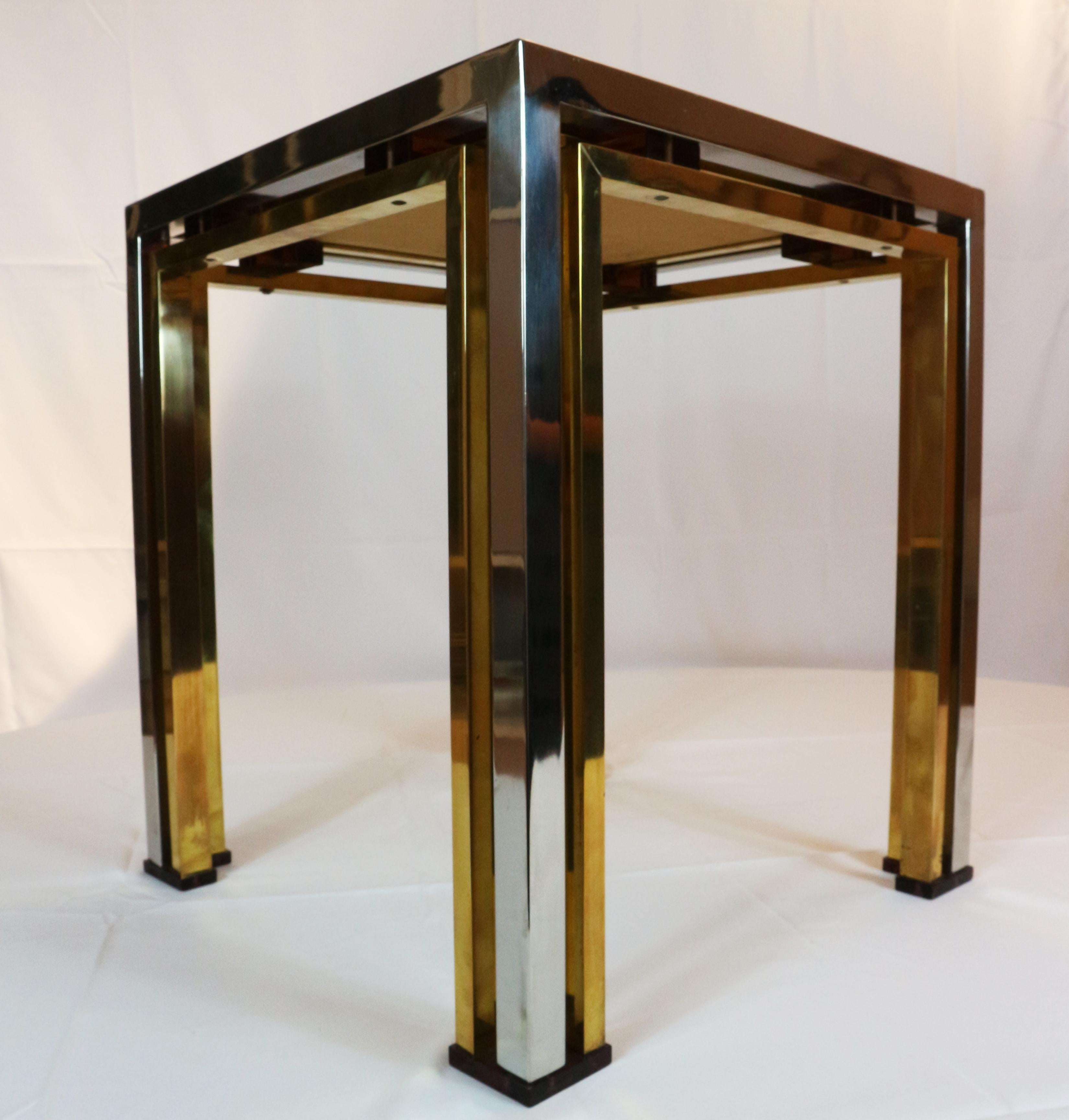 Mid-Century Modern square shaped coffee table by designer Rome Rega, Italy, 1970s

The sculptural chrome and brass frame is contrasting nicely with the acid treated
glass top which is held in place with purple perspex details.