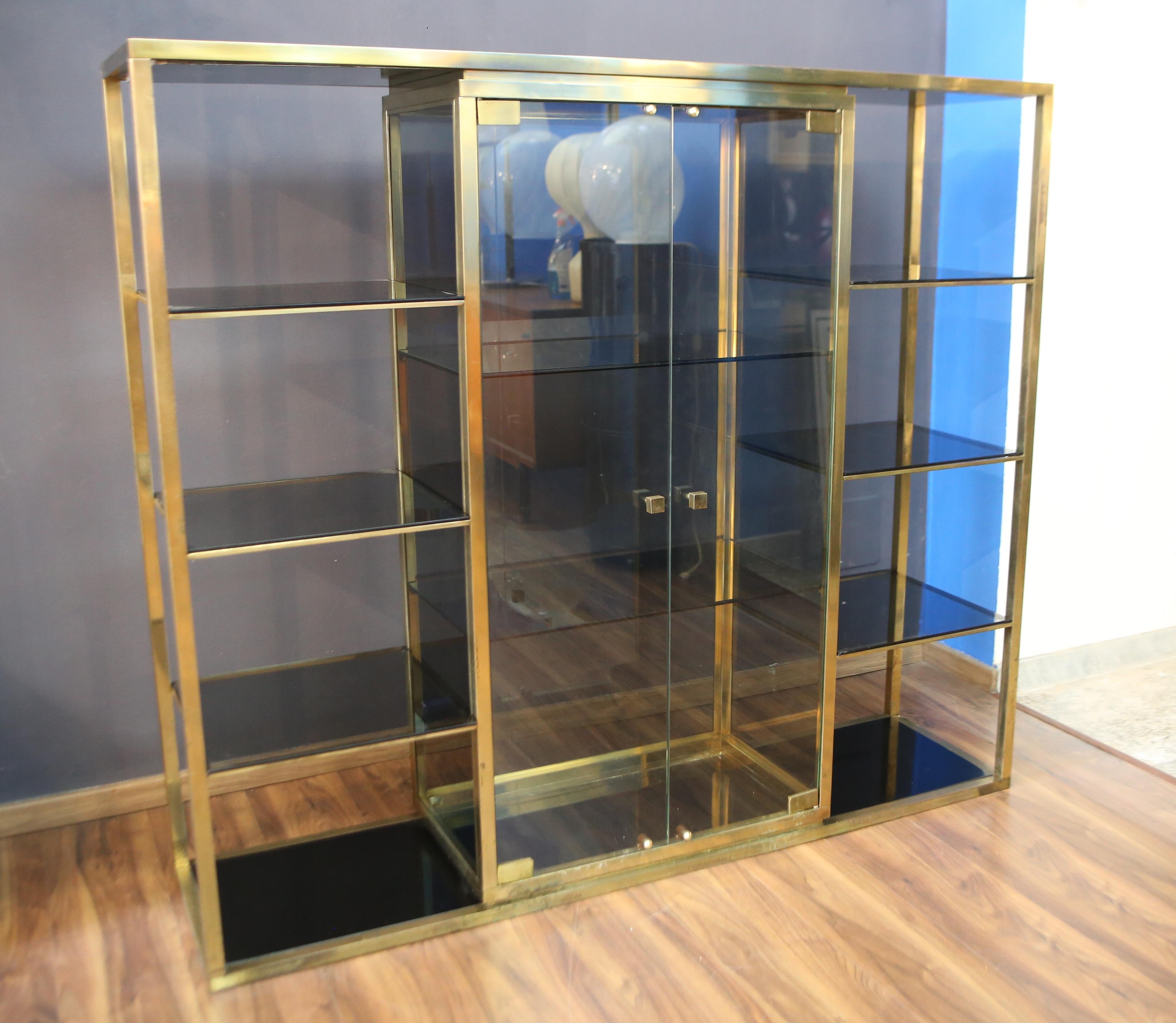 Elegant 1970s brass and glass bookcase by Romeo Rega