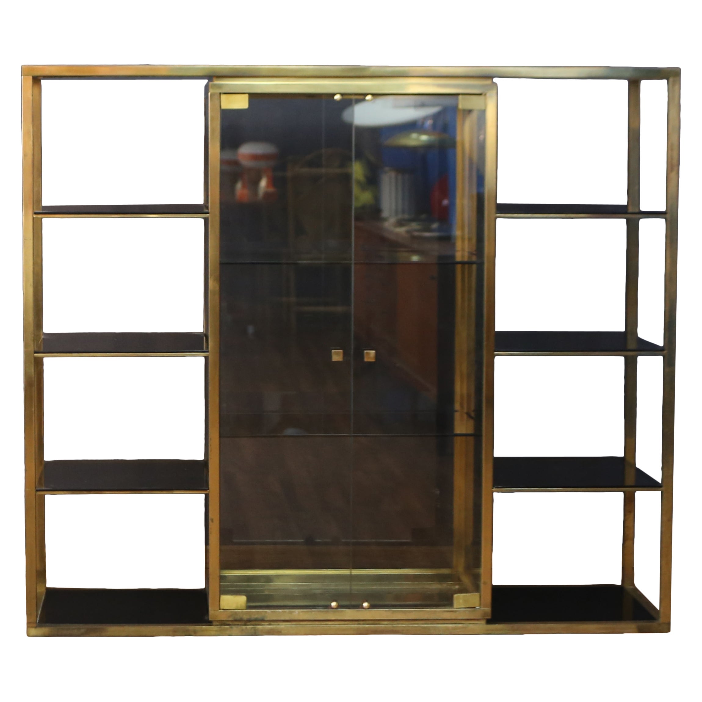 1970s brass and glass bookcase by Romeo Rega in vendita