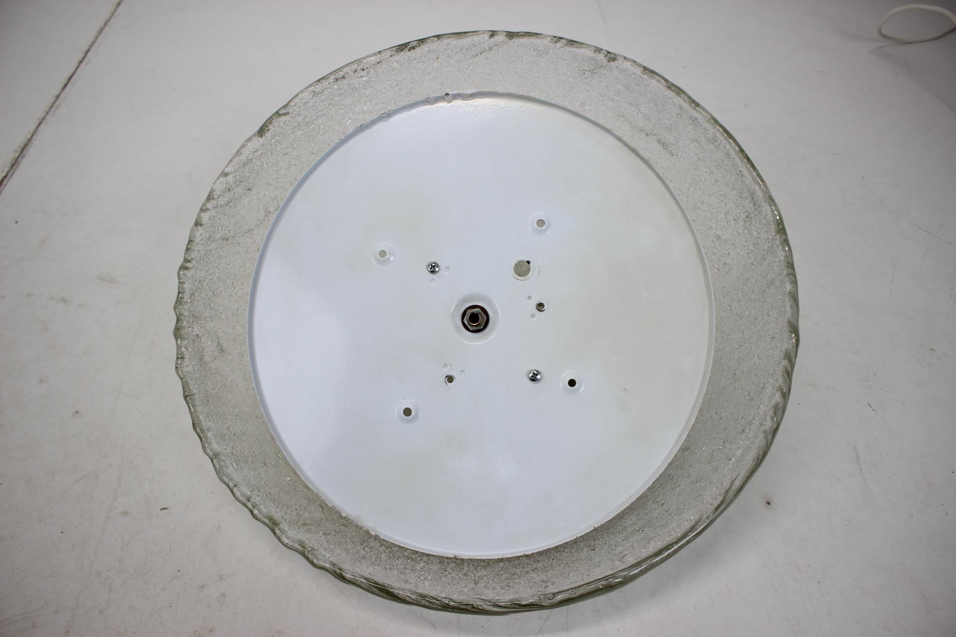 Ottone Lampada da soffitto in ottone e vetro degli anni '70, Cecoslovacchia in vendita