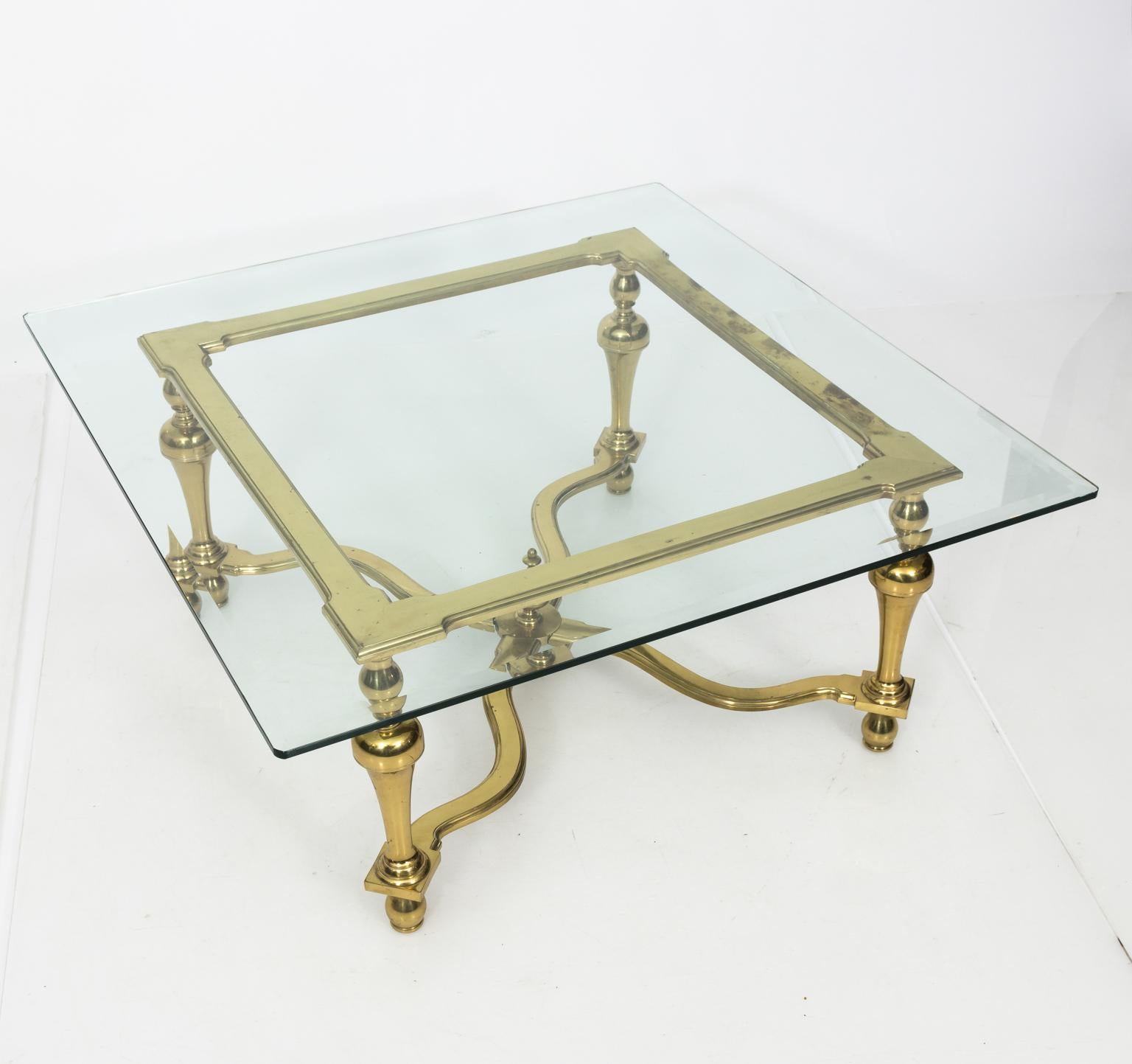 1970s Brass and Glass English Coffee Table In Good Condition In Stamford, CT