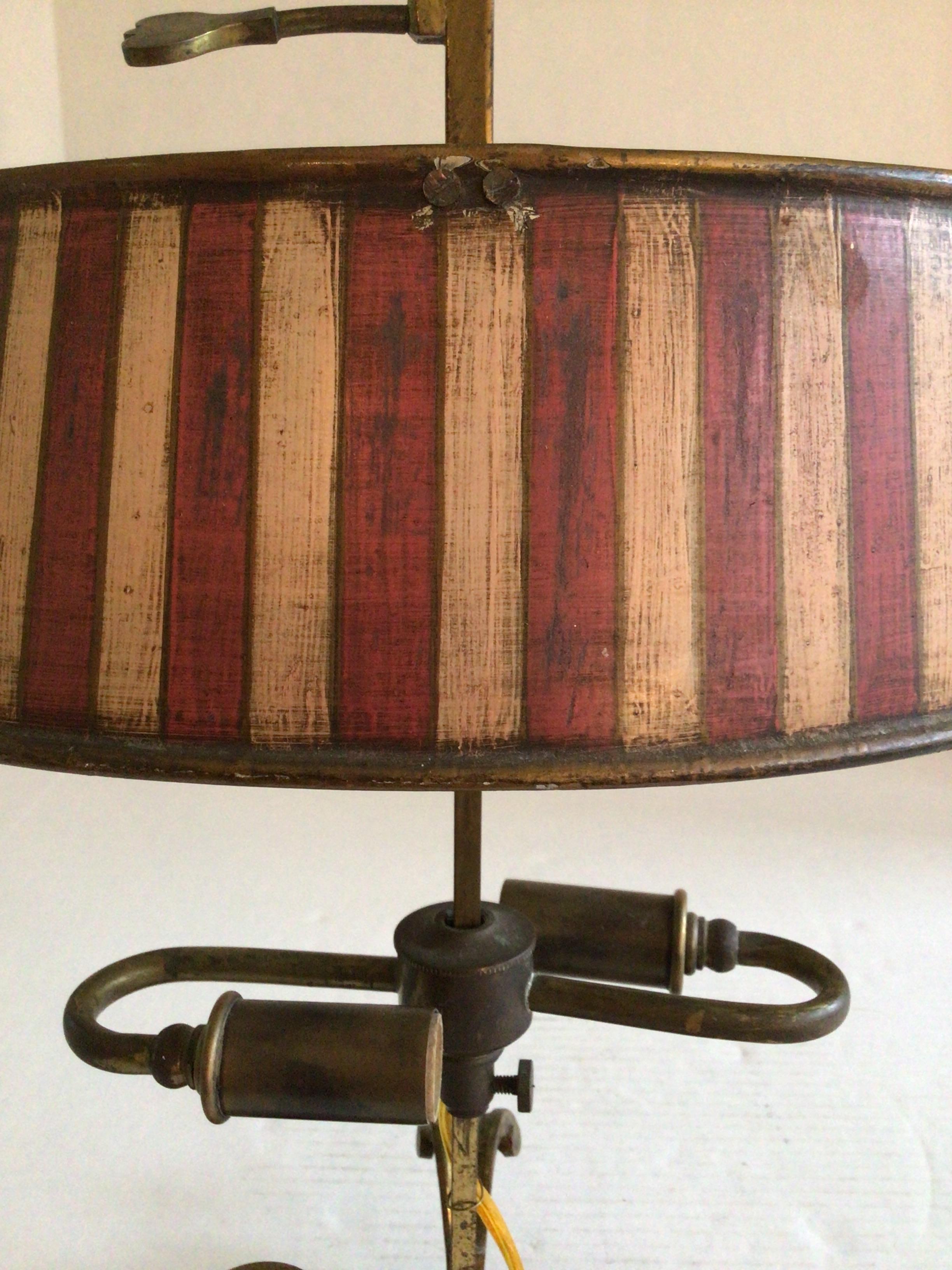 Lámpara de mesa Bouillotte de latón y tole pintado, años 70 Latón en venta