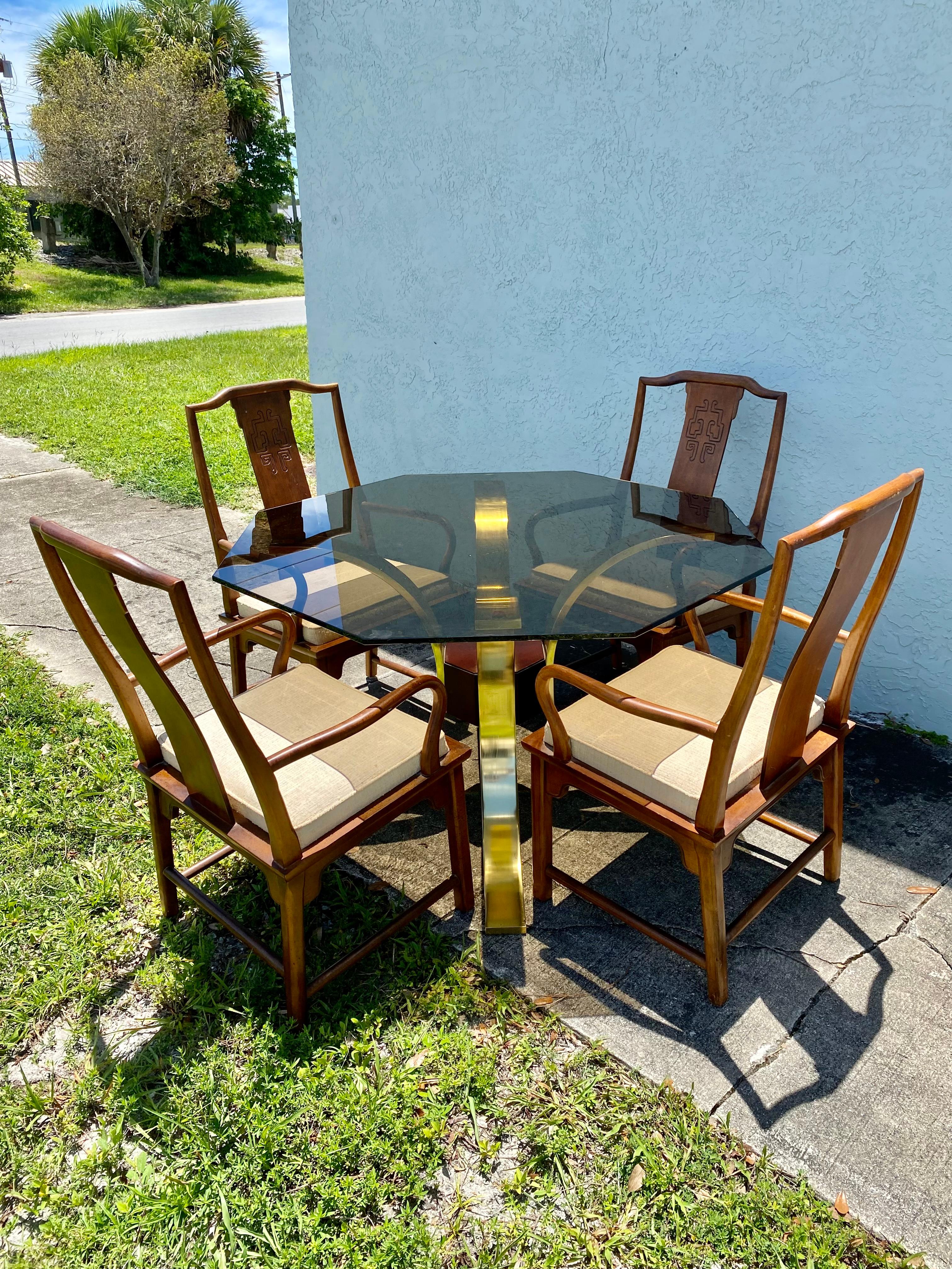 On offer on this occasion is one of the most stunning, dining set you could hope to find. This is an ultra-rare opportunity to acquire what is, unequivocally, the best of the best, it being a most spectacular and beautifully-presented chairs.