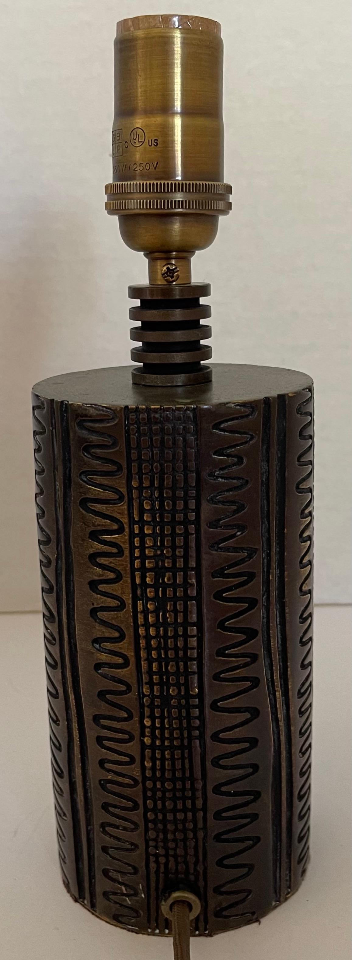1970s Brass Brutalist Style Petite Table Lamp In Good Condition For Sale In Stamford, CT