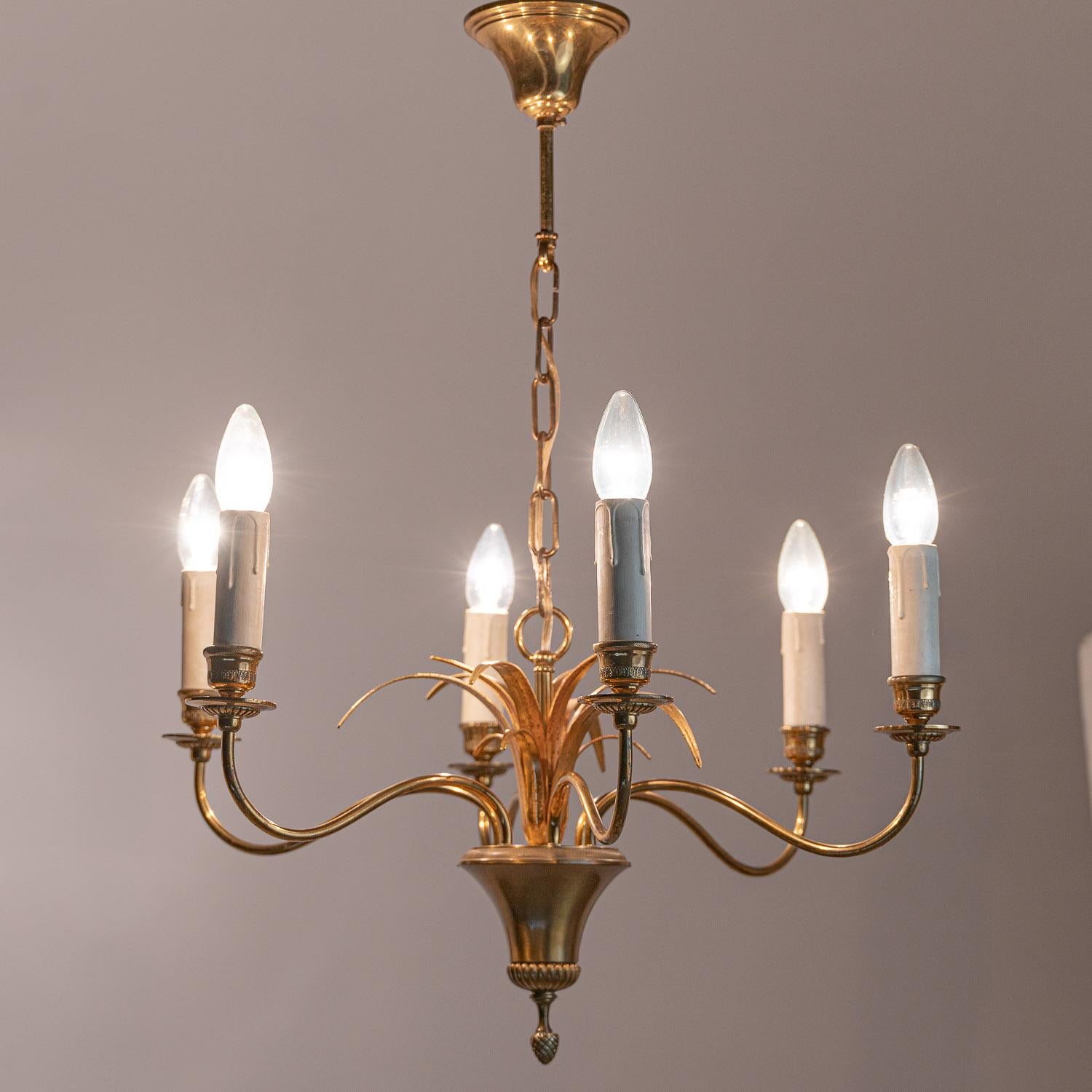 Lampadario in ottone degli anni '70 in stile Maison Charles in vendita 1