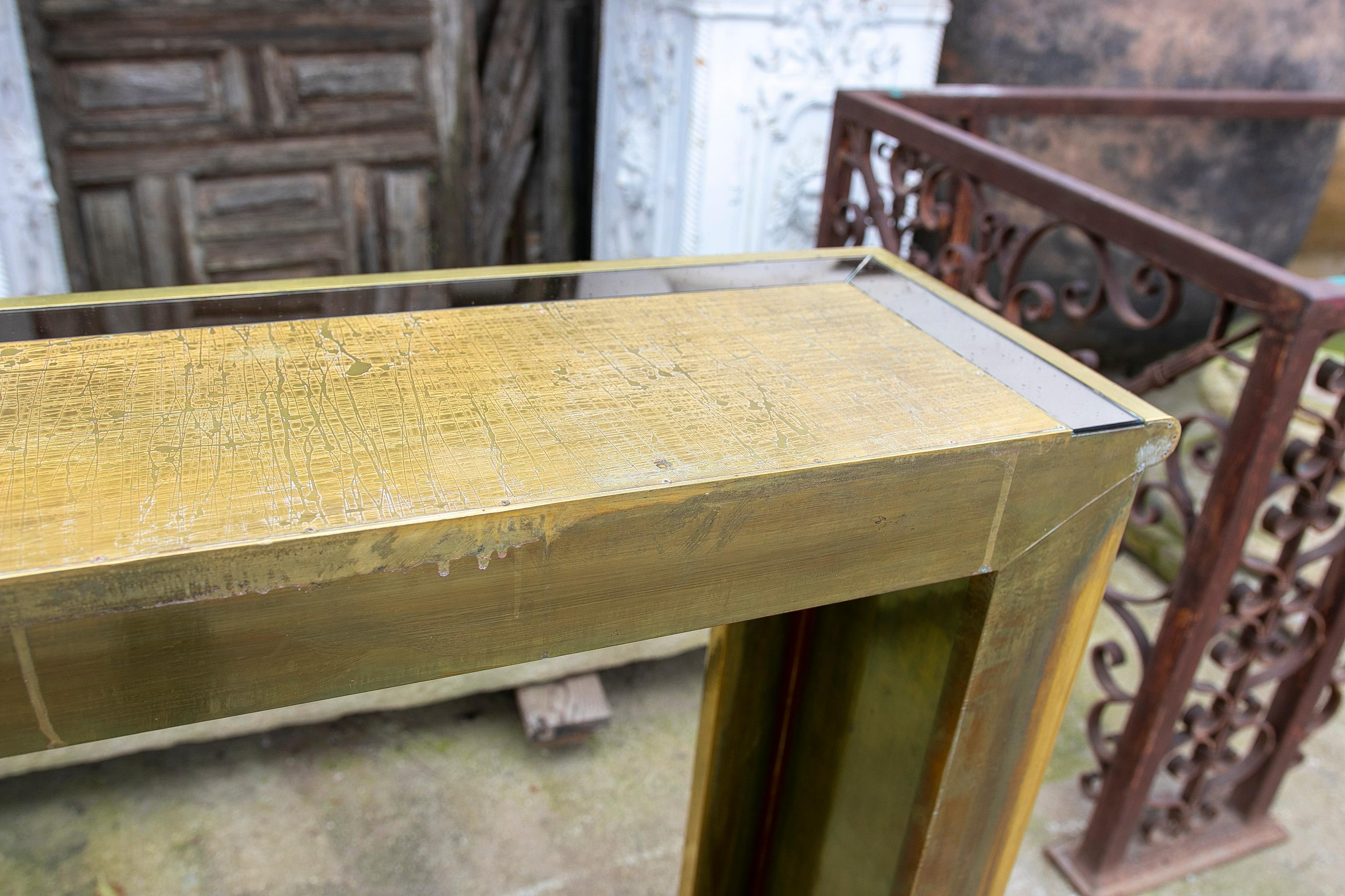 Console en laiton avec miroir signée par l'artiste Gony Nava, années 1970  en vente 8