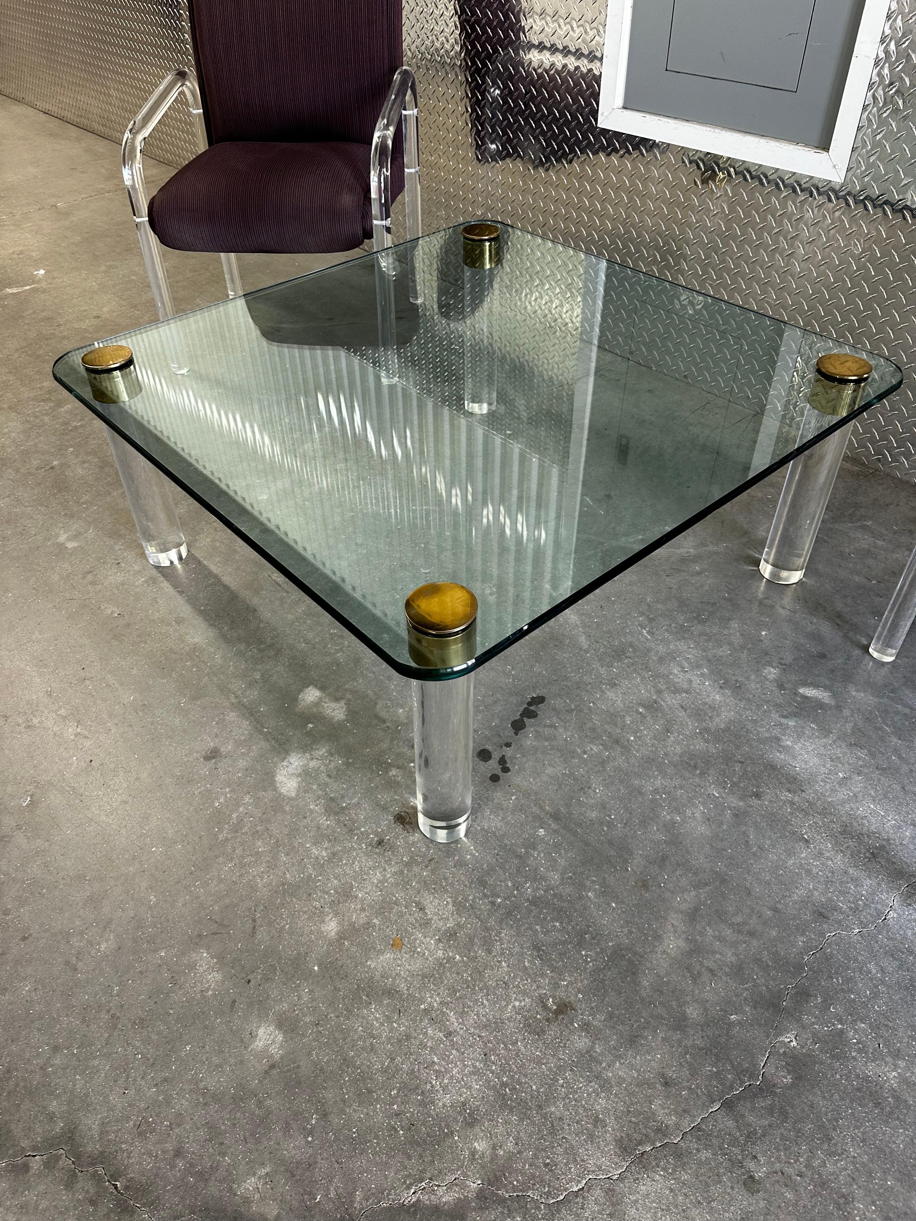 Elegant cocktail table features 3/4
