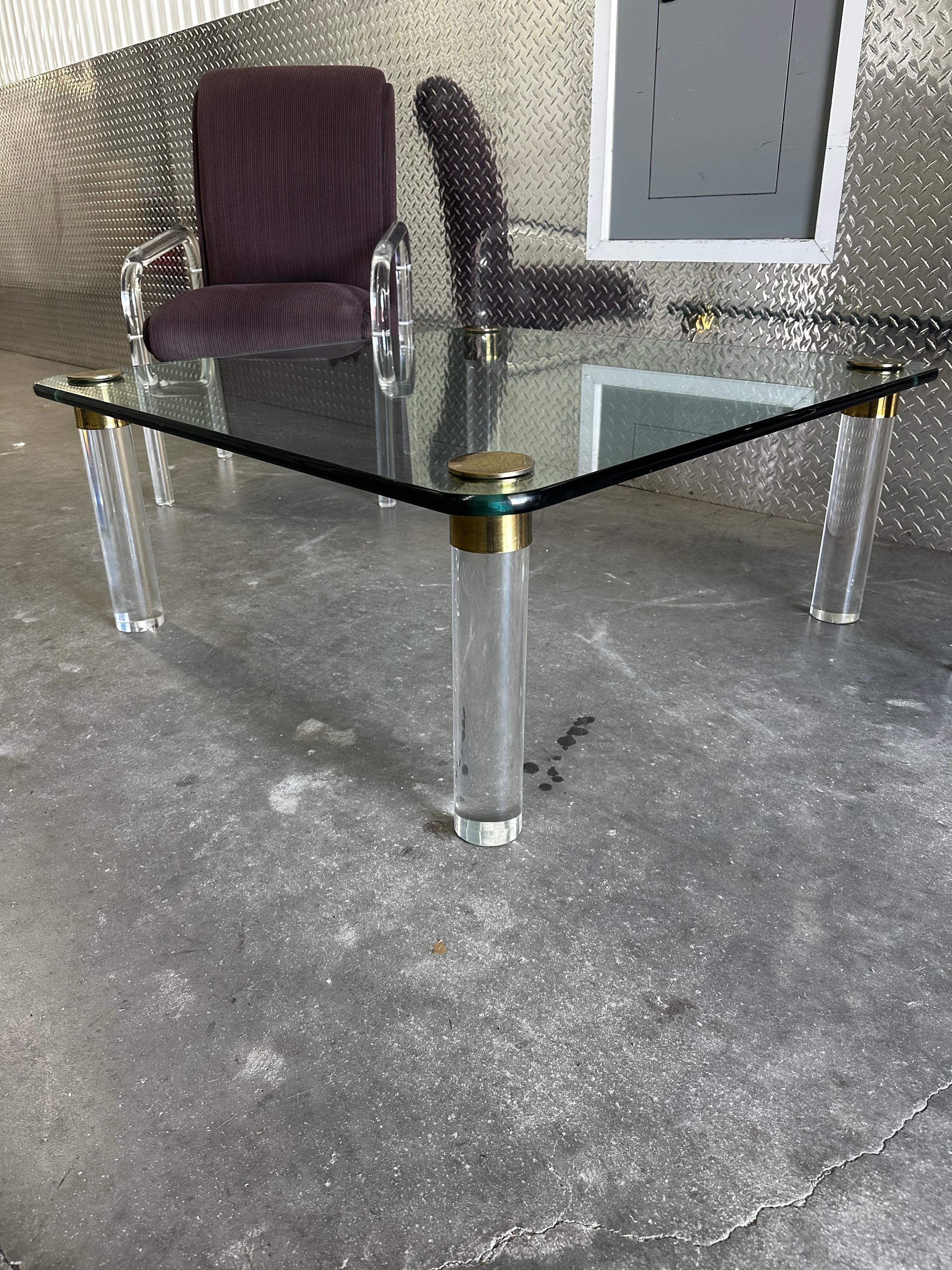 Mid-Century Modern 1970s Brass Cylinders Lucite Glass Cocktail Table by Pace en vente
