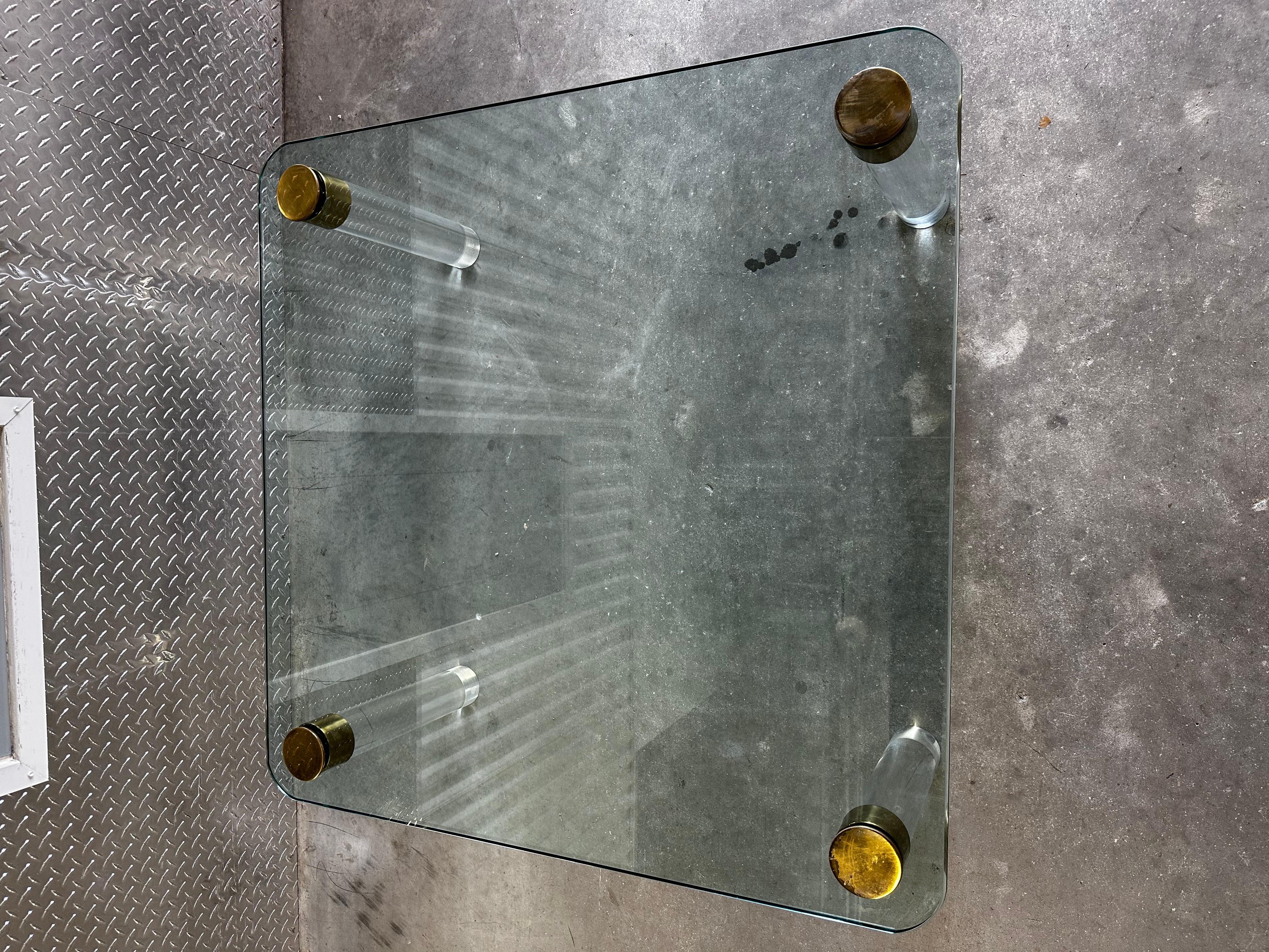 Nord-américain 1970s Brass Cylinders Lucite Glass Cocktail Table by Pace en vente