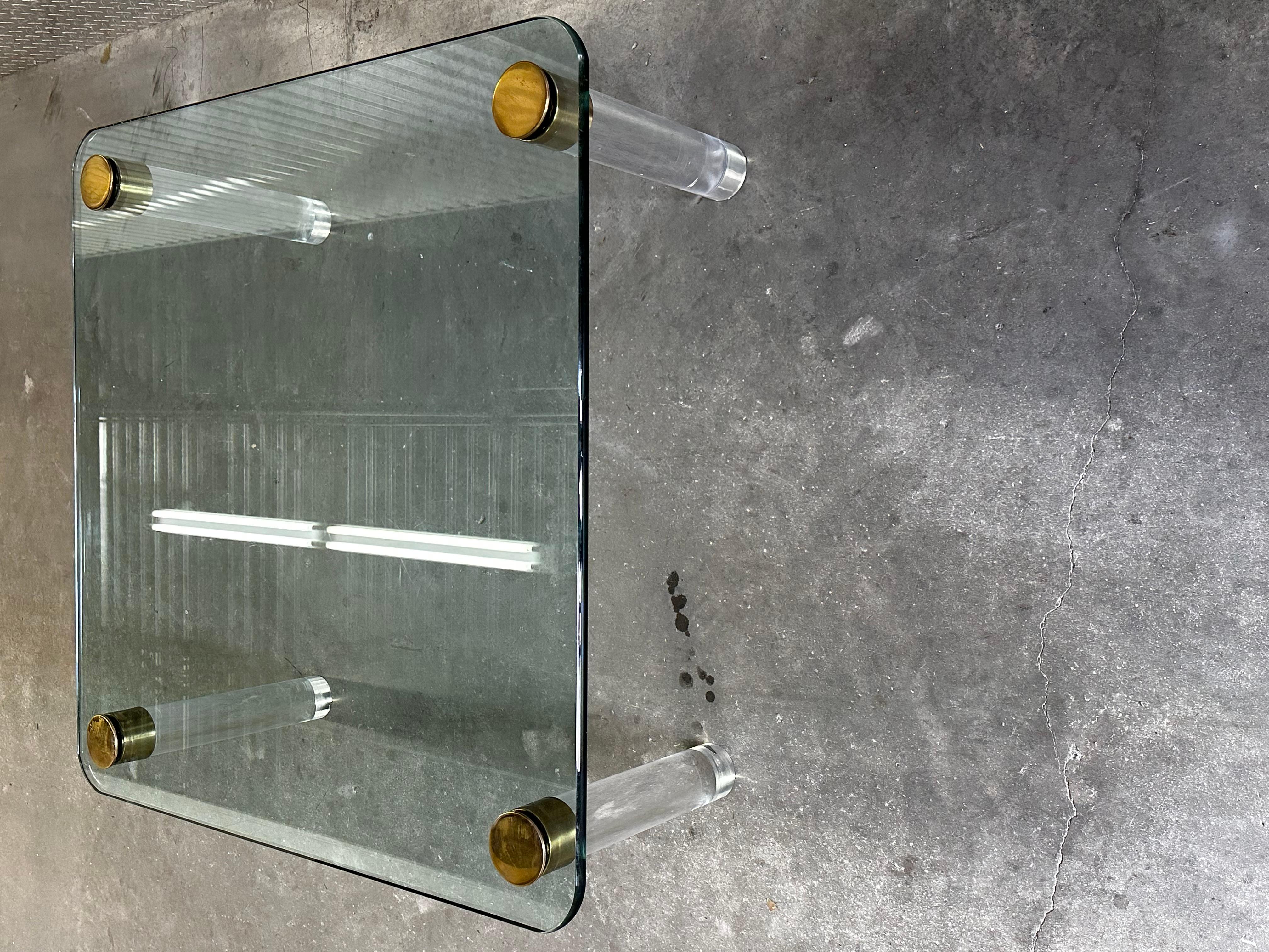 1970s Brass Cylinders Lucite Glass Cocktail Table by Pace Bon état - En vente à Fort Lauderdale, FL