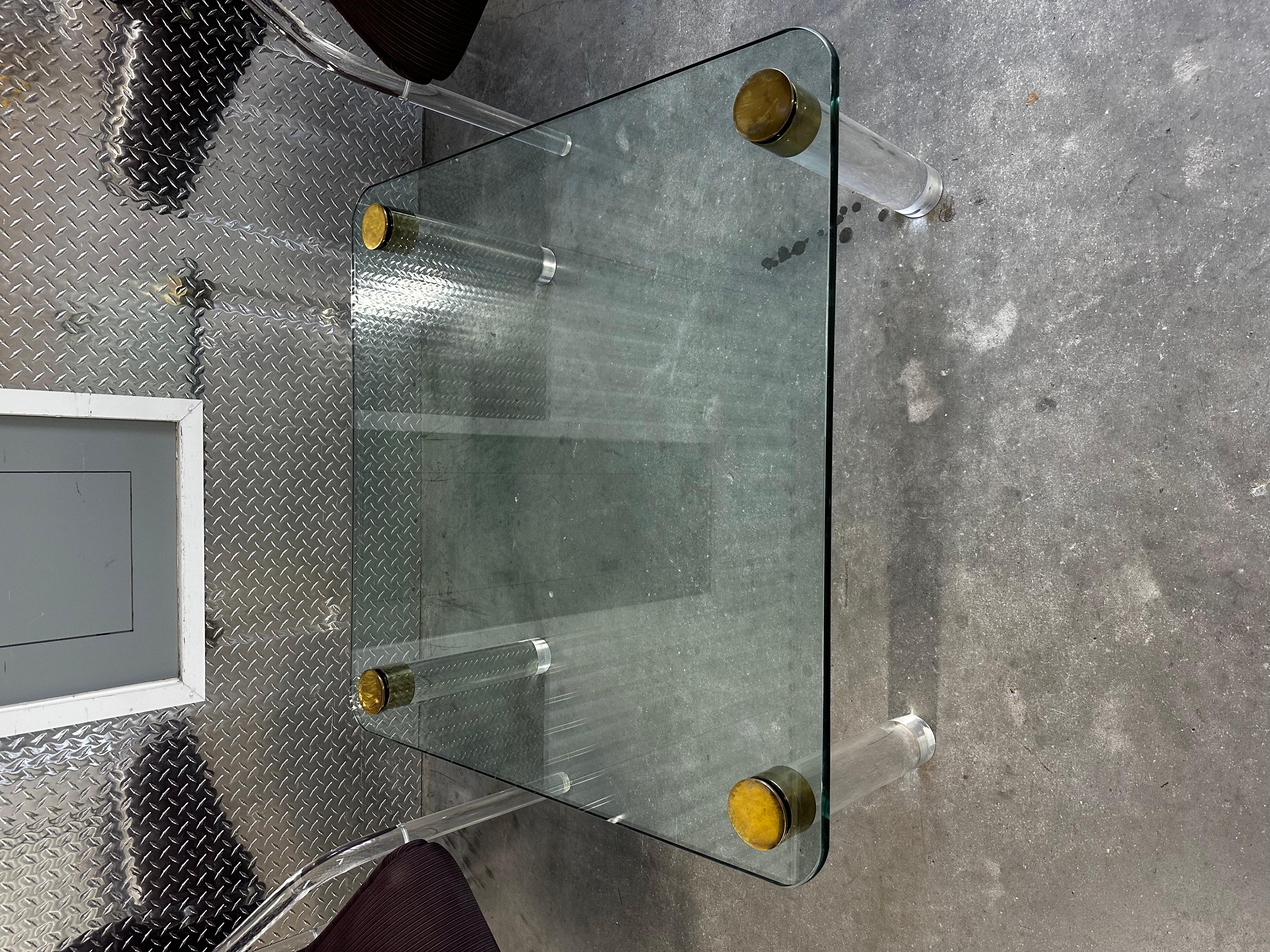 Fin du 20e siècle 1970s Brass Cylinders Lucite Glass Cocktail Table by Pace en vente