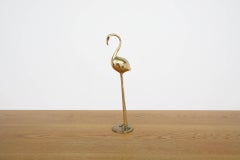 Sculpture de flamingo en laiton des années 1970 marquée « SuperBrass » sur le fond