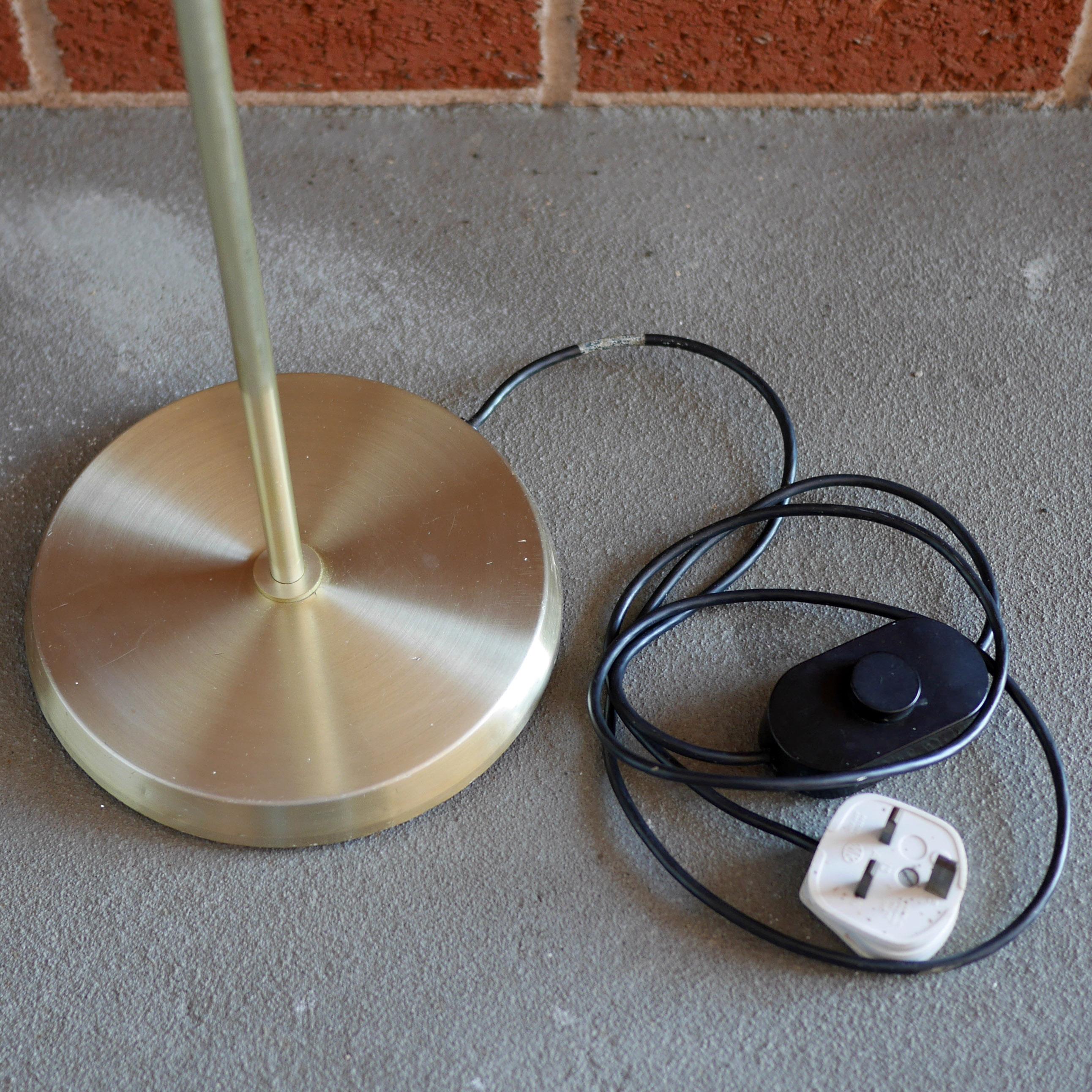 1970s Brass Gooseneck Reading Light Floorlamp In Good Condition For Sale In Derby, Derbyshire