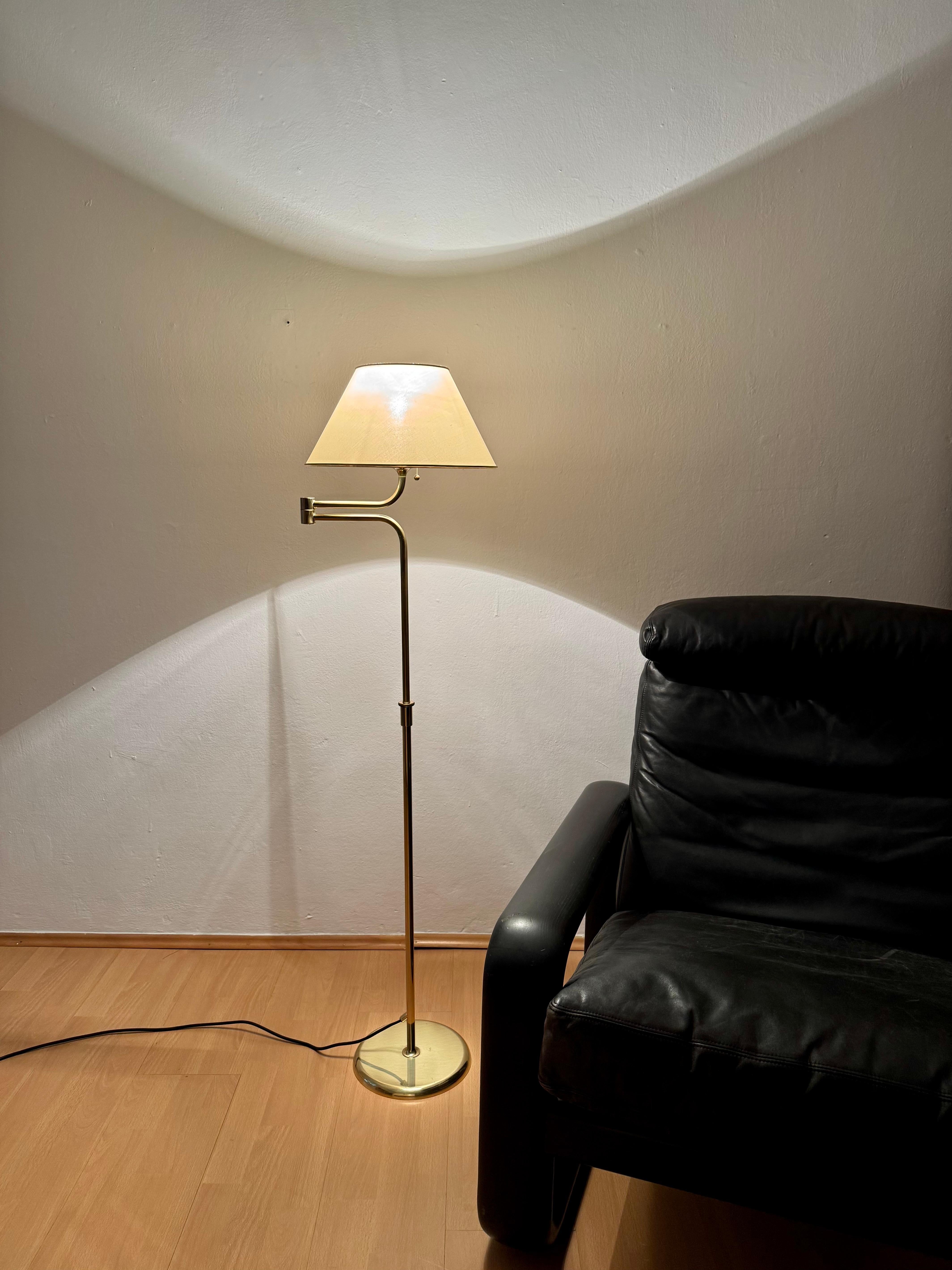1970s brass Lesan floor lamp by Florian Schulz For Sale 3