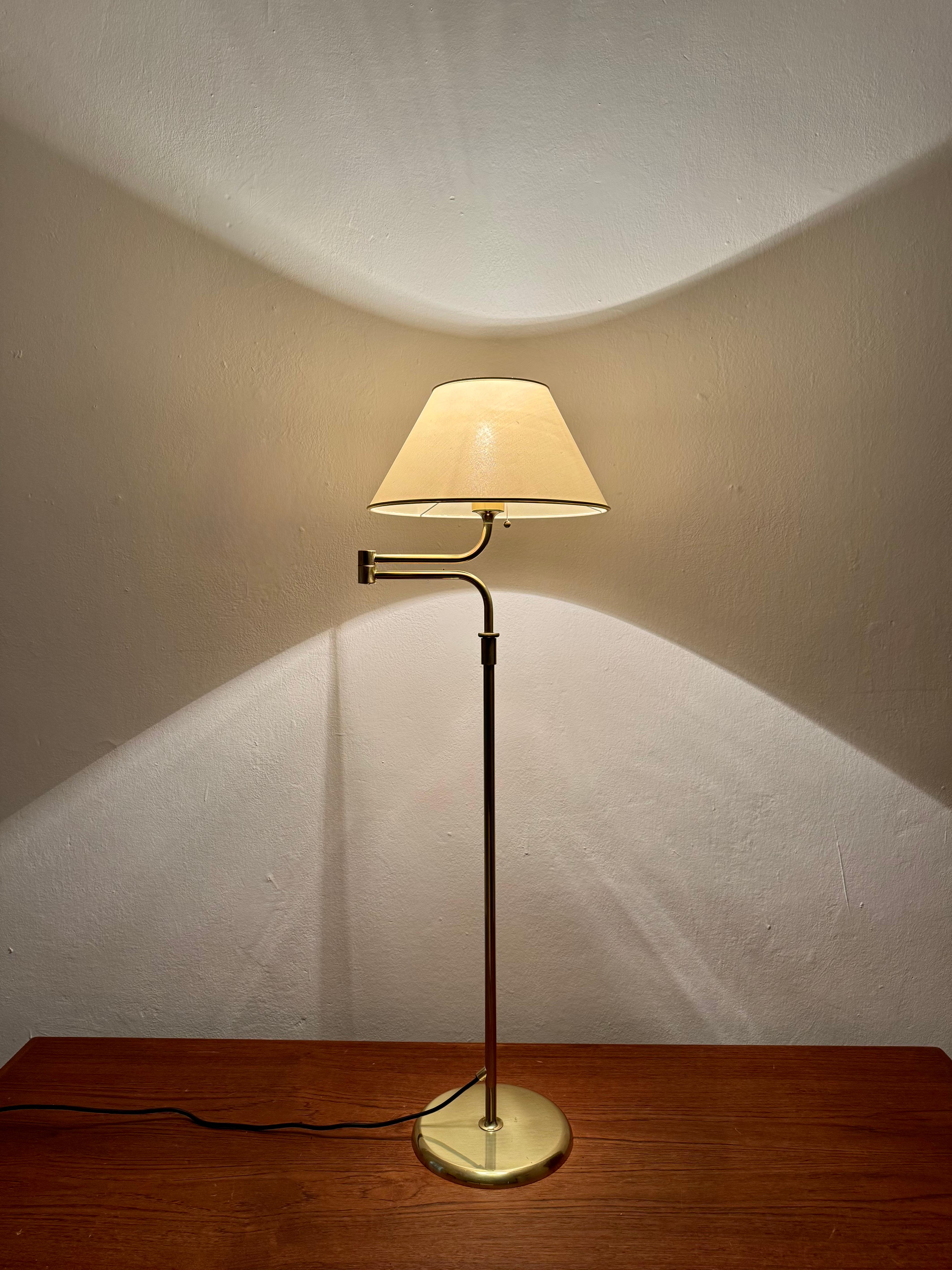 1970s brass Lesan floor lamp by Florian Schulz For Sale 6