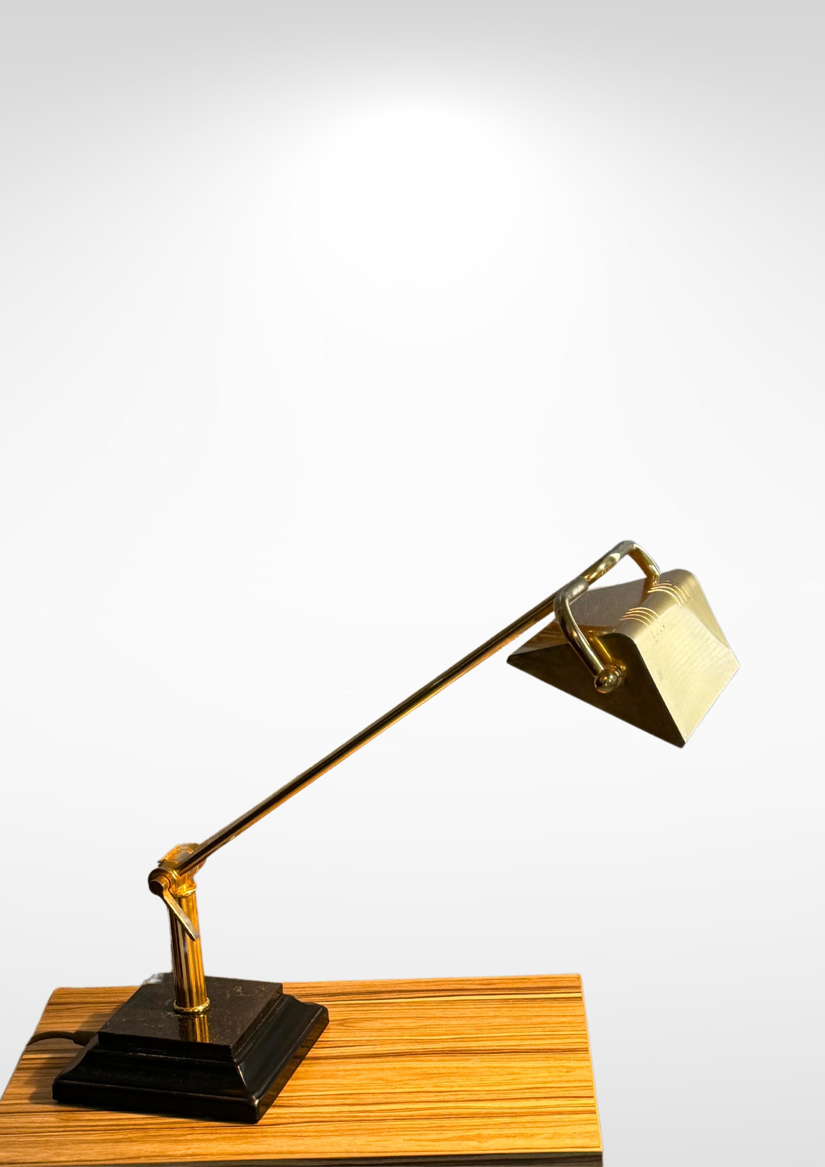 Vintage 1970s angle-poise desk lamp.
Articulated and sleek reading light, made of brass and set on a black Belgium marble base.
The angle-poise is adjustable up to 90° angle and is mounted on a 360° pivot.
Very masculine desk lamp, suitable for an