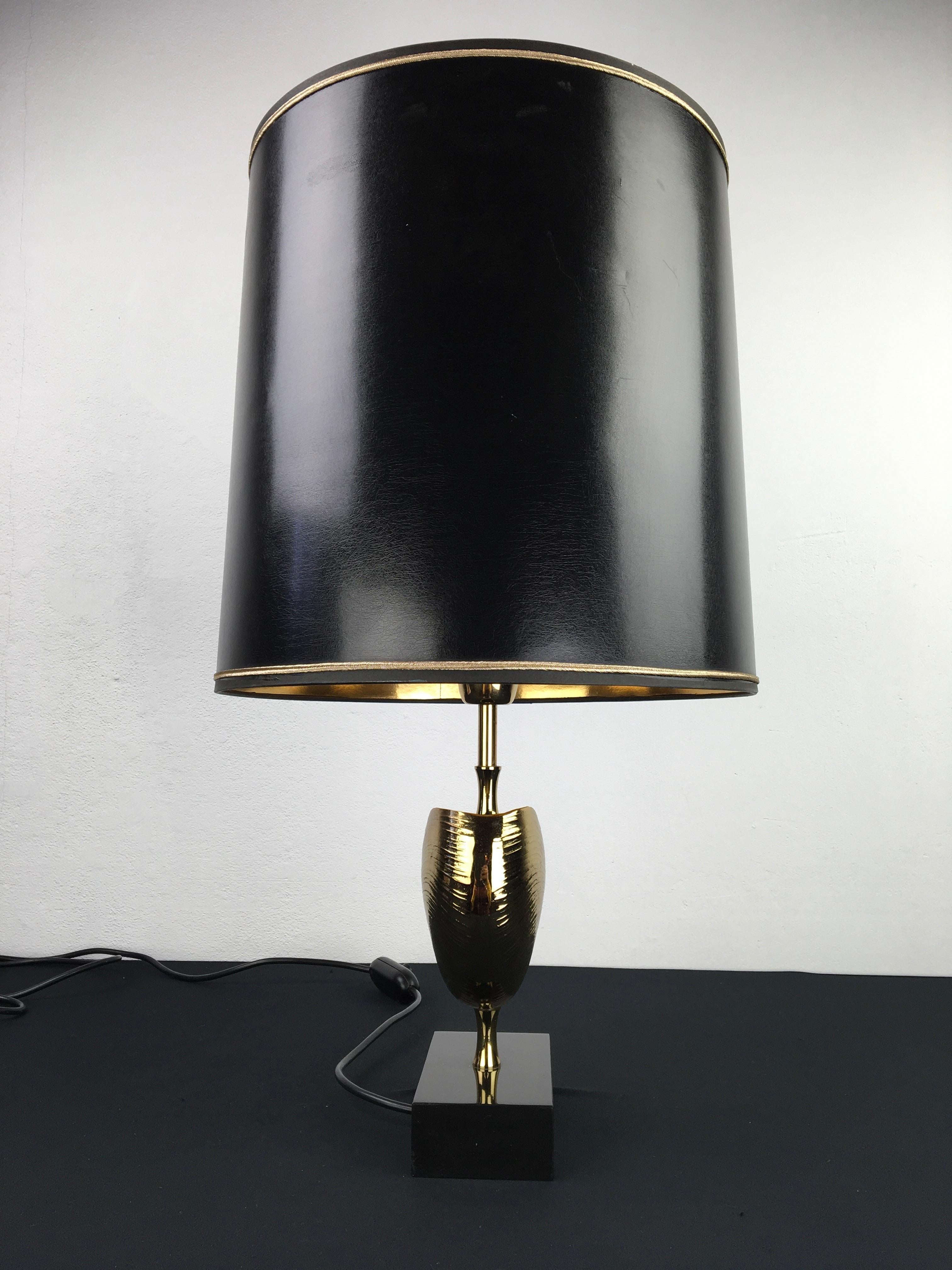 20th Century 1970s Brass Nautilus Shell Table Lamp For Sale