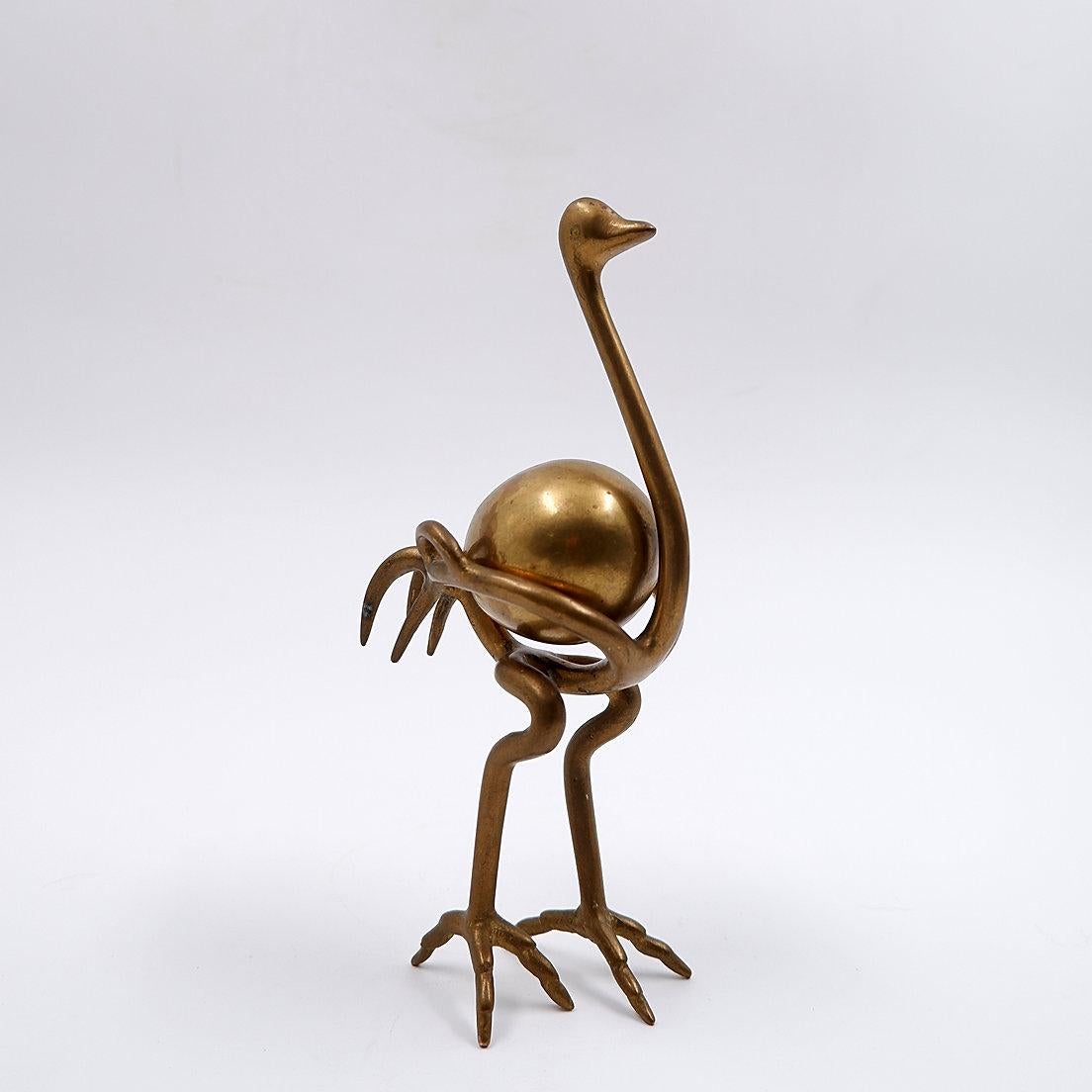 Scultura di struzzo in ottone con uovo degli anni '70 In condizioni buone in vendita a Linkebeek, BE