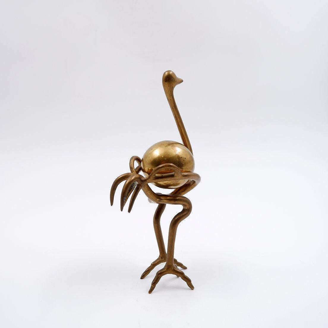 Scultura di struzzo in ottone con uovo degli anni '70 in vendita 1
