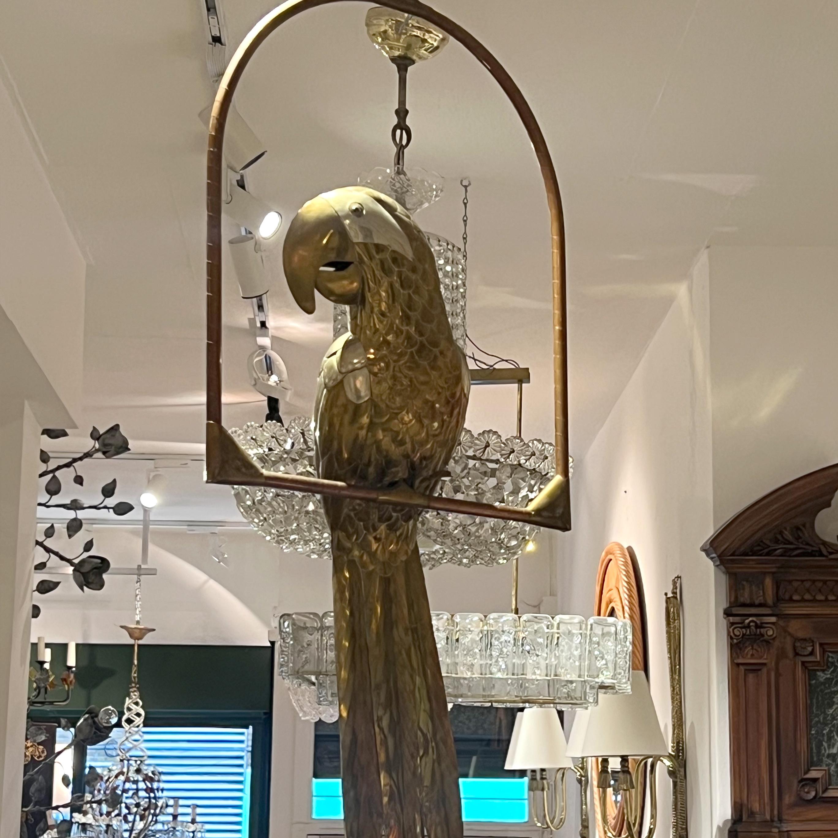 1970er Messing-Papageien-Skulptur auf einer Stange von Sergio Bustamante, Mexikaner (Ende des 20. Jahrhunderts) im Angebot