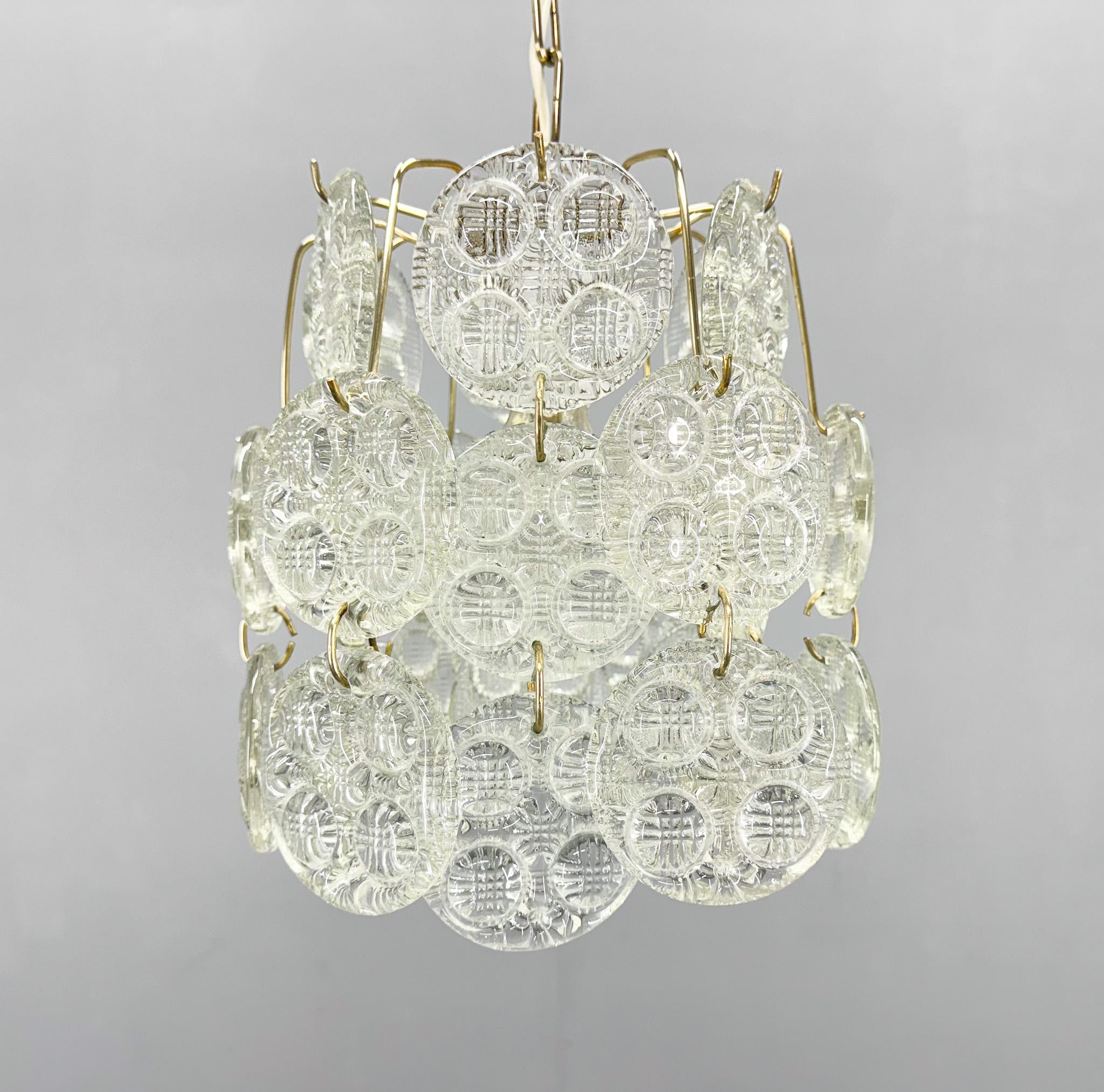 Lampadario in ottone e vetro pressato degli anni '70, Cecoslovacchia in vendita 5
