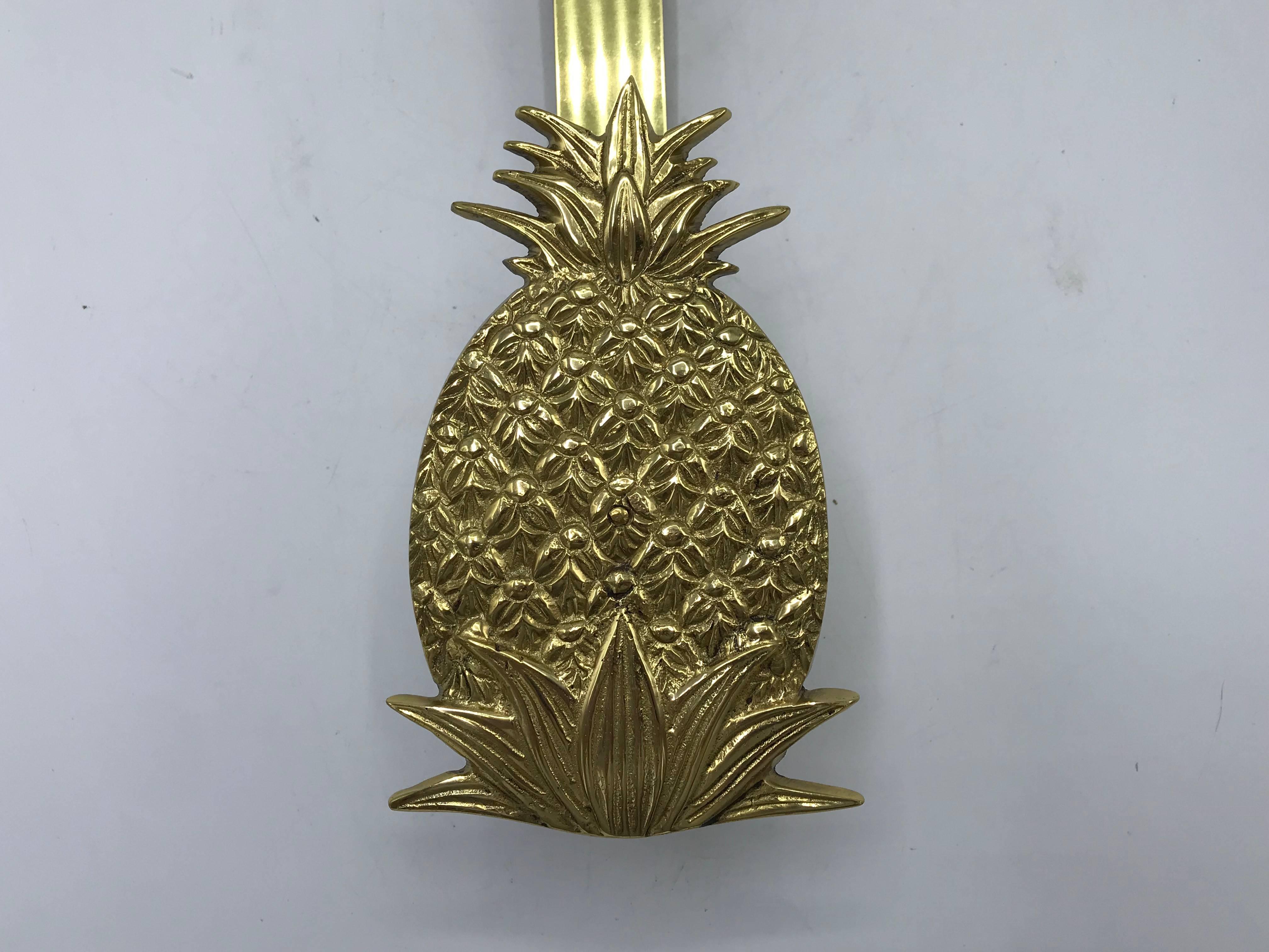 Offered is a beautiful and welcoming, 1970s solid-brass over-the-door wreath hanger. The stunning and heavily detailed pineapple motif is fabulous, measuring 6.75in tall and 4.25in wide. Heavy.