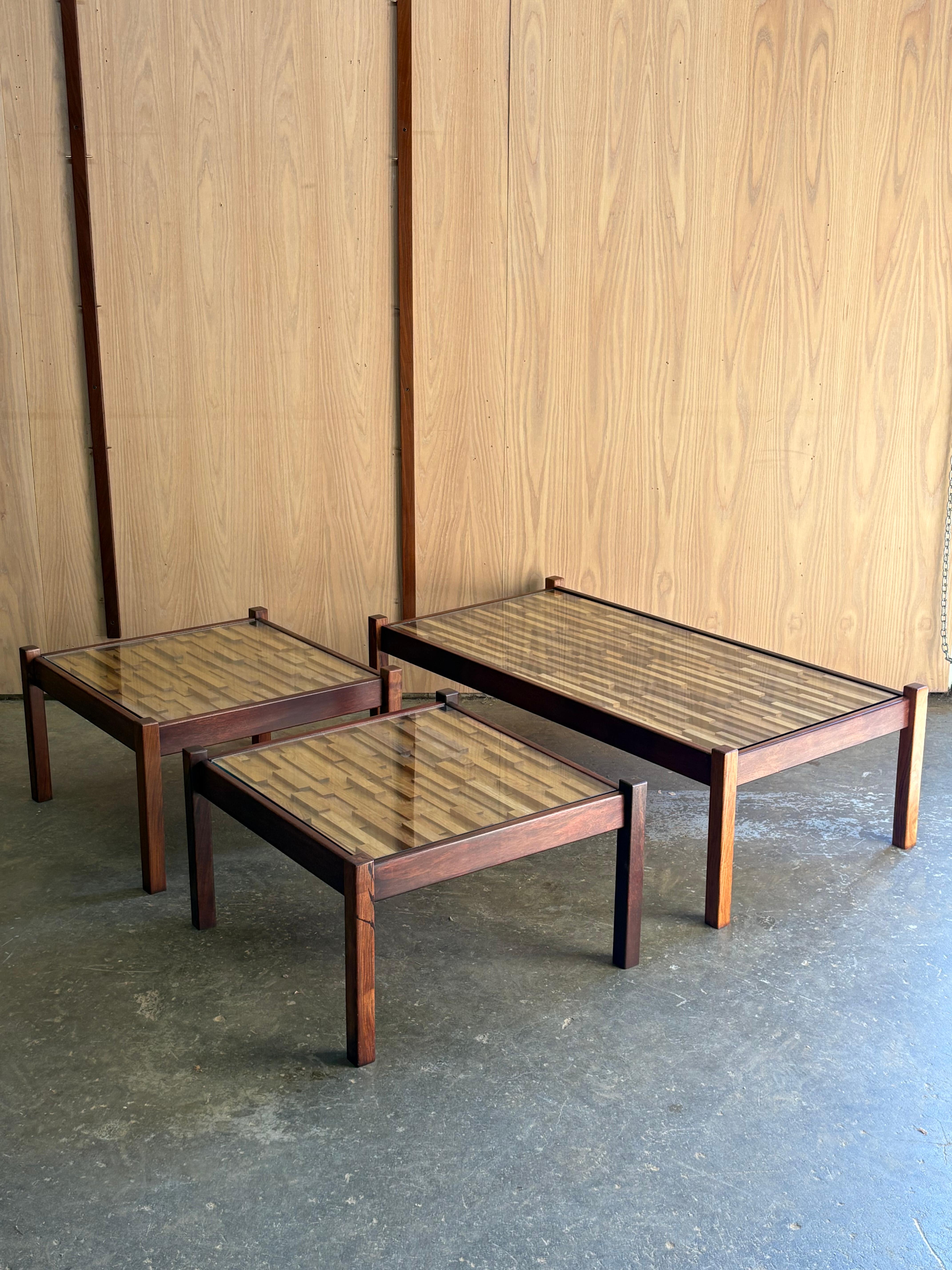 Bois Table basse en bois dur brésilien des années 1970 par Percival Lafer en vente