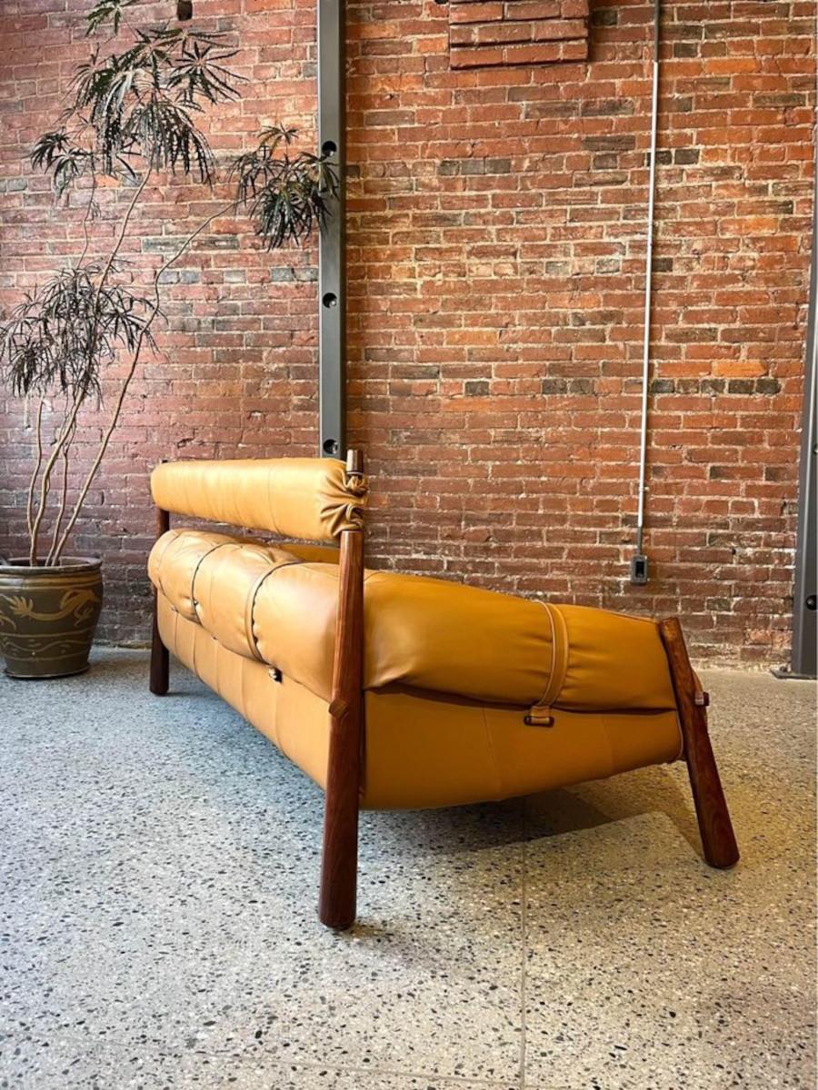 1970’s Brazilian MP81 Wood and Leather Sofa by Percival Lafer In Excellent Condition For Sale In Victoria, BC