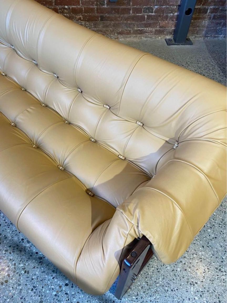 1970s Brazilian MP97 Wood and Leather Sofa by Percival Lafer In Excellent Condition In Victoria, BC