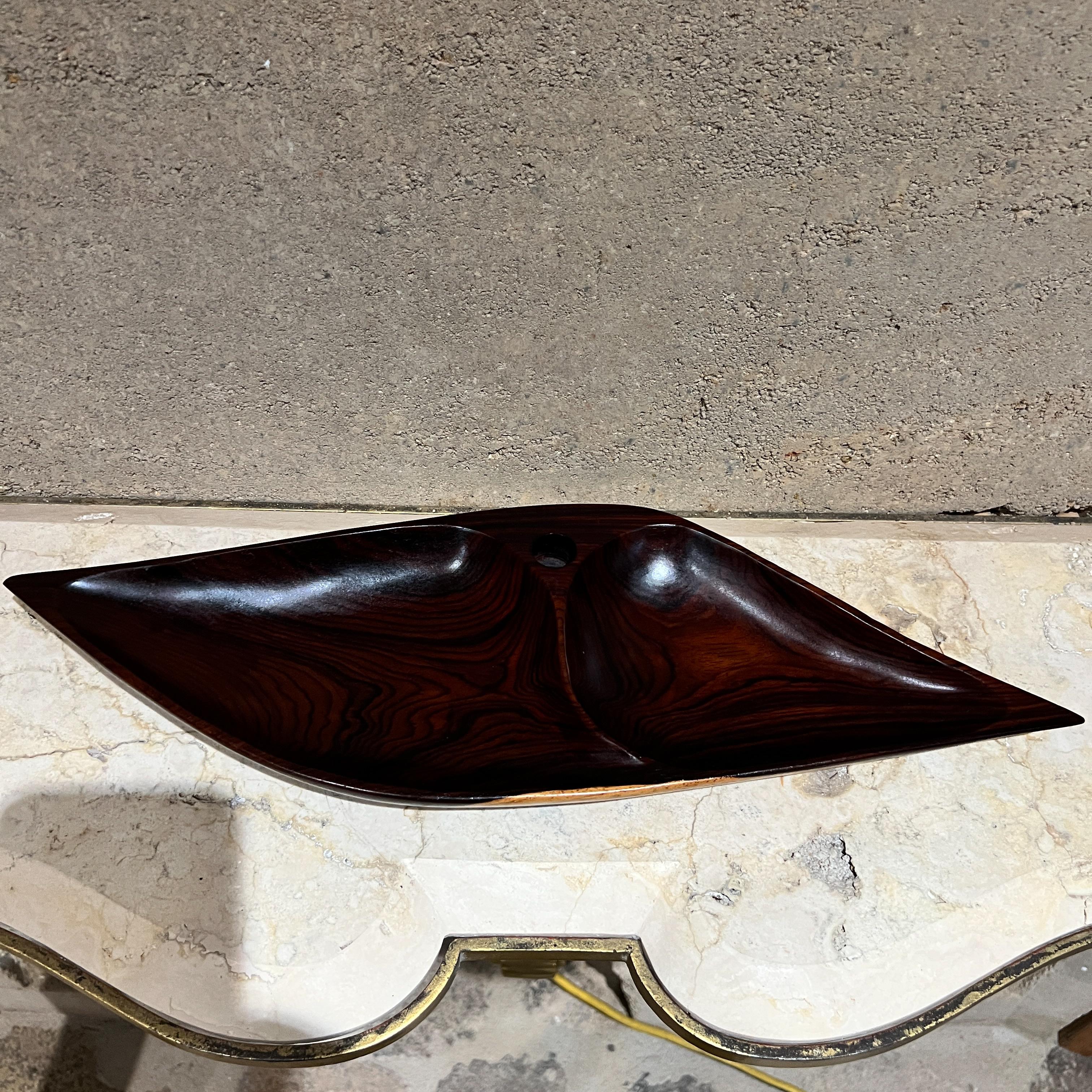 Plat de service brésilien des années 1970 en bois exotique en vente 4