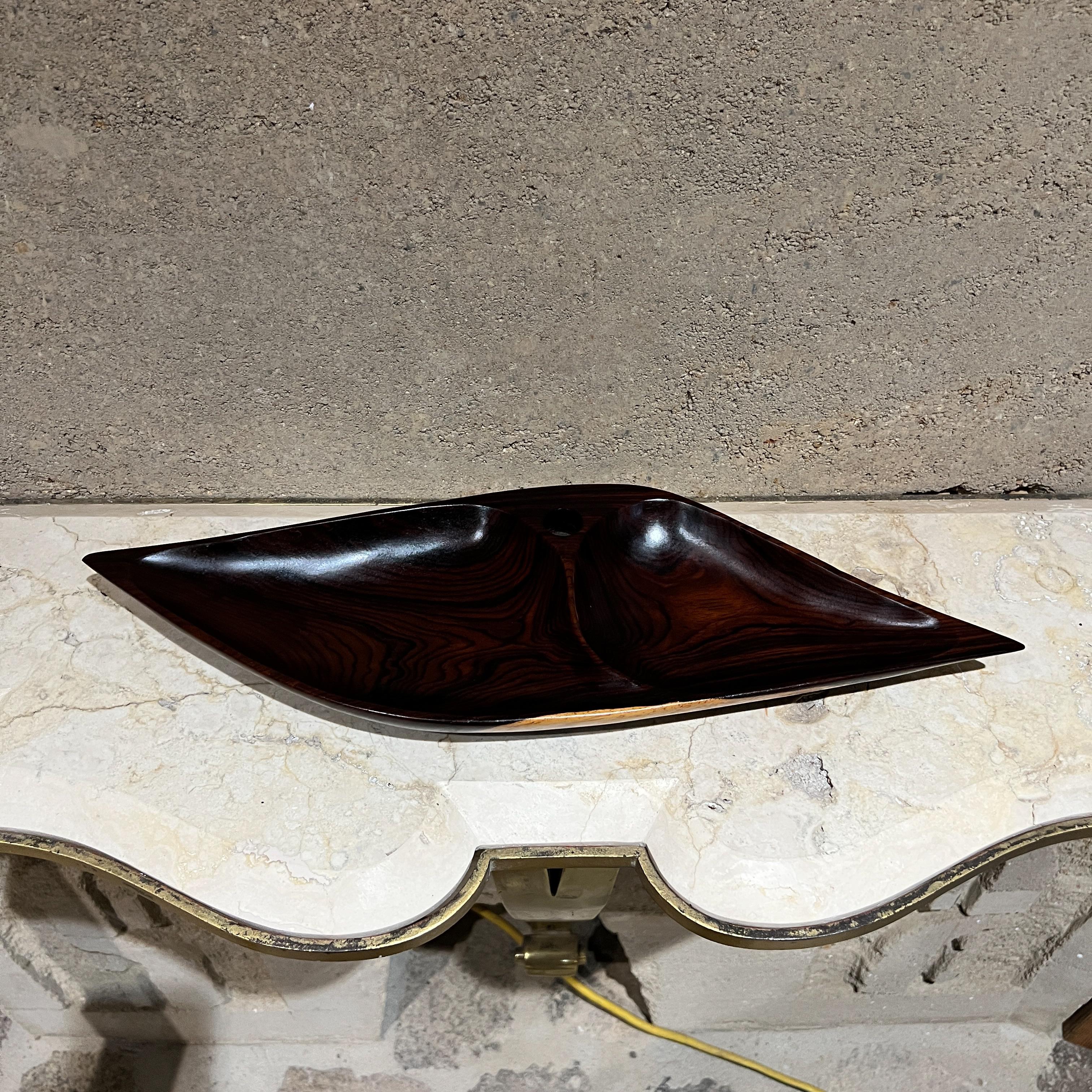 Plat de service brésilien des années 1970 en bois exotique en vente 5