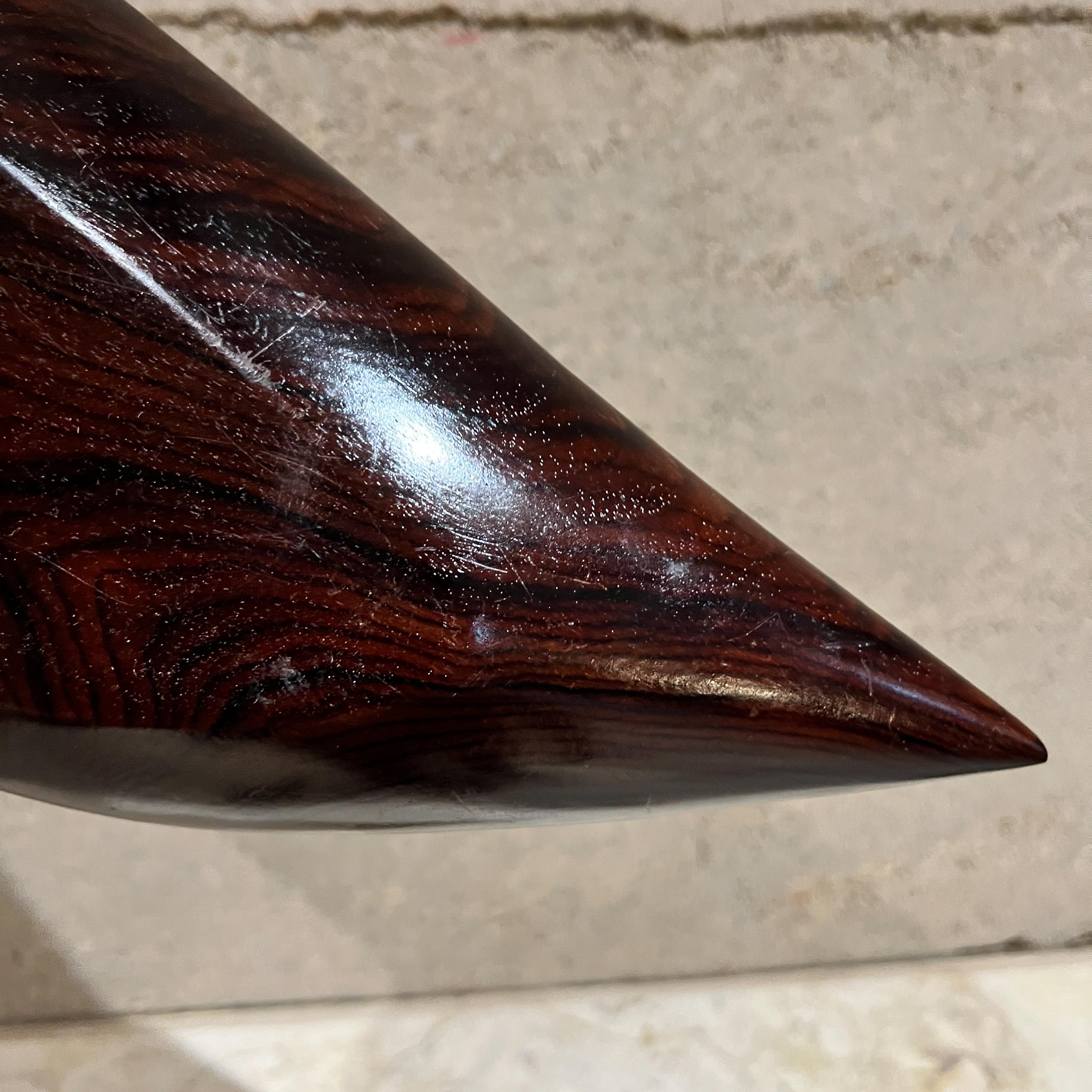 Plat de service brésilien des années 1970 en bois exotique en vente 9