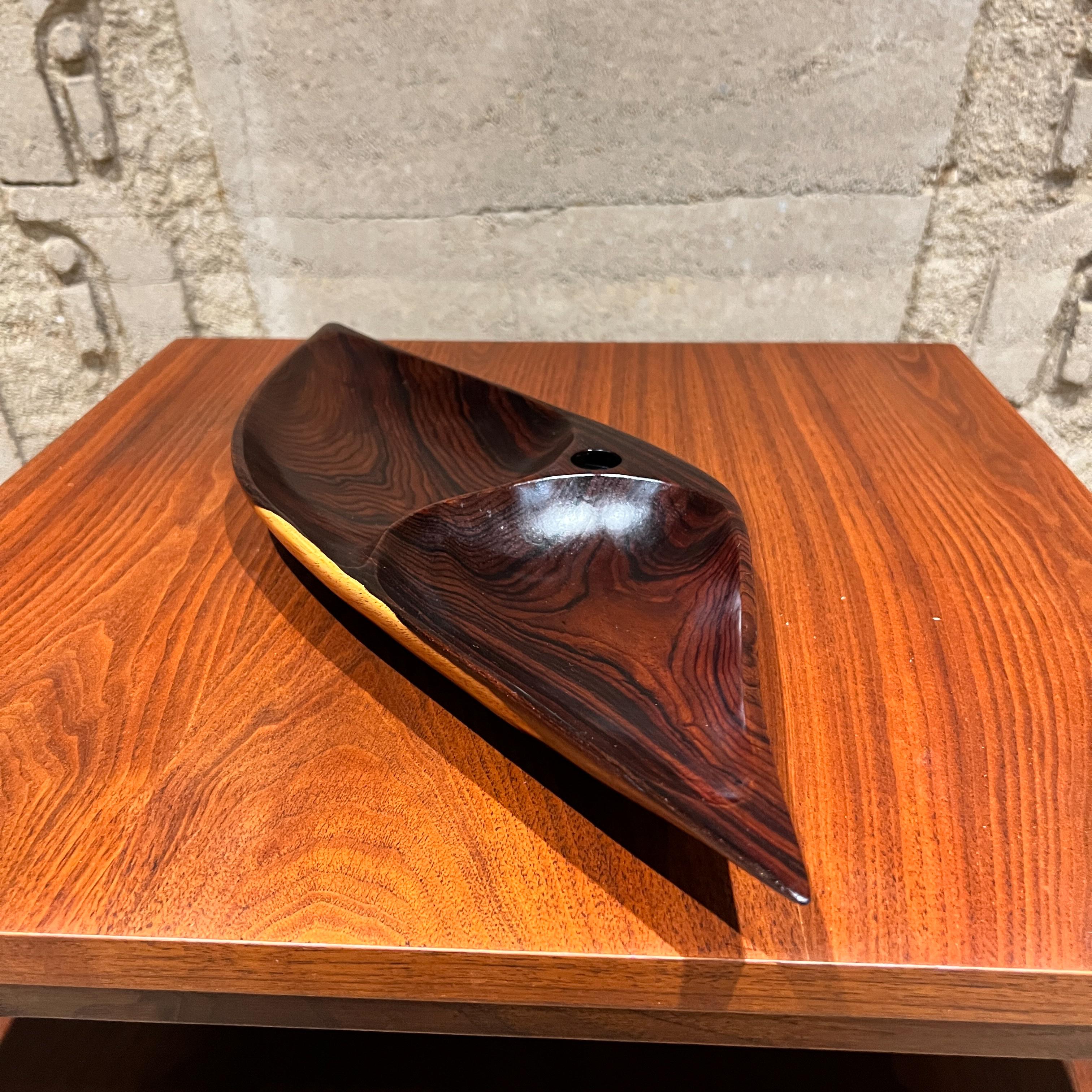 Plat de service brésilien des années 1970 en bois exotique en vente 3