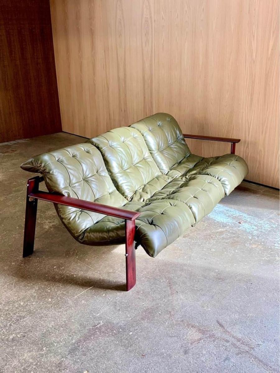 Mid-Century Modern 1970s Brazilian Wood and Leather MP129 Sofa by Percival Lafer For Sale