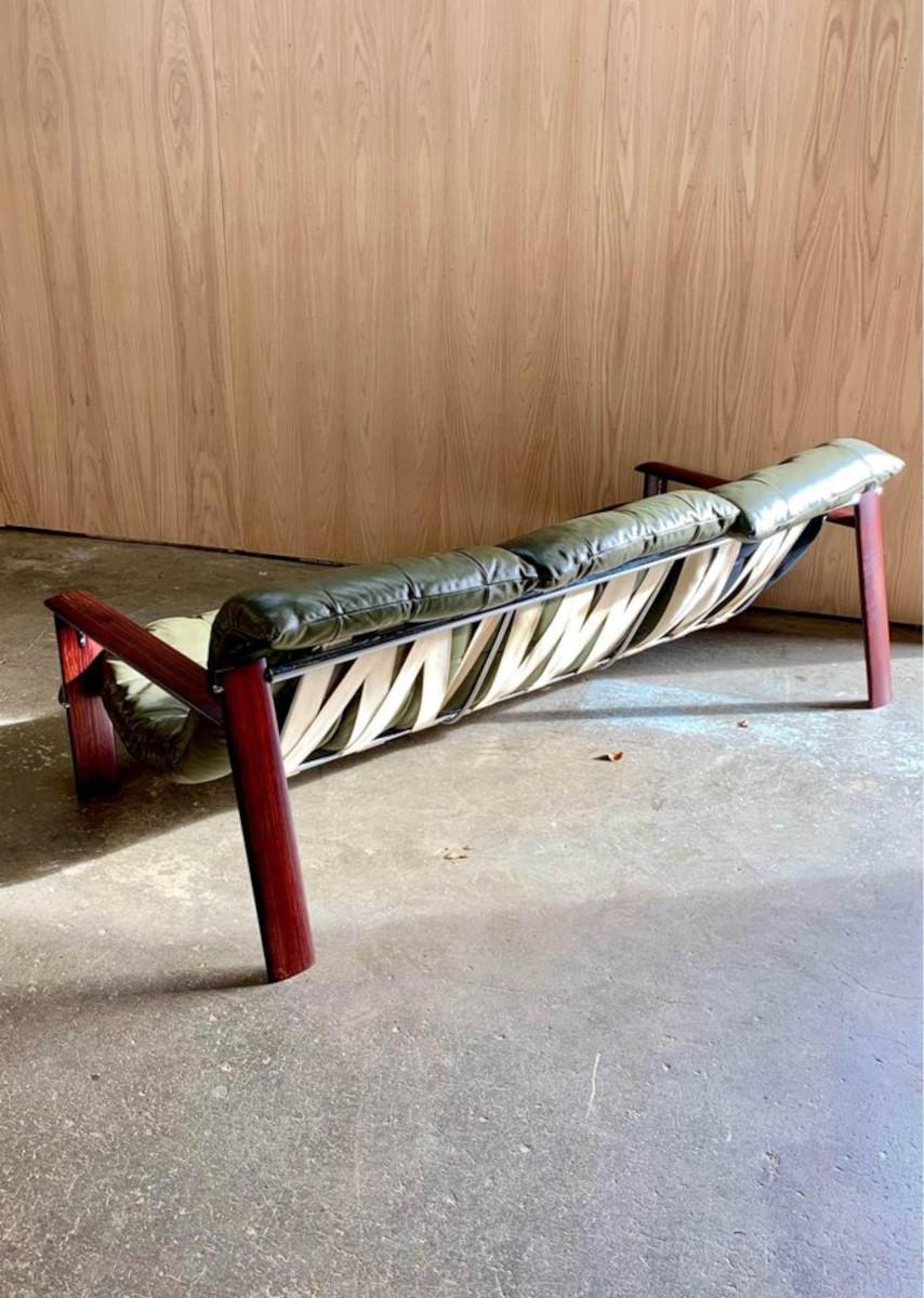 1970s Brazilian Wood and Leather MP129 Sofa by Percival Lafer In Excellent Condition For Sale In Victoria, BC