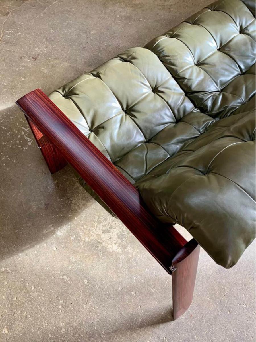 1970s Brazilian Wood and Leather MP129 Sofa by Percival Lafer For Sale 1