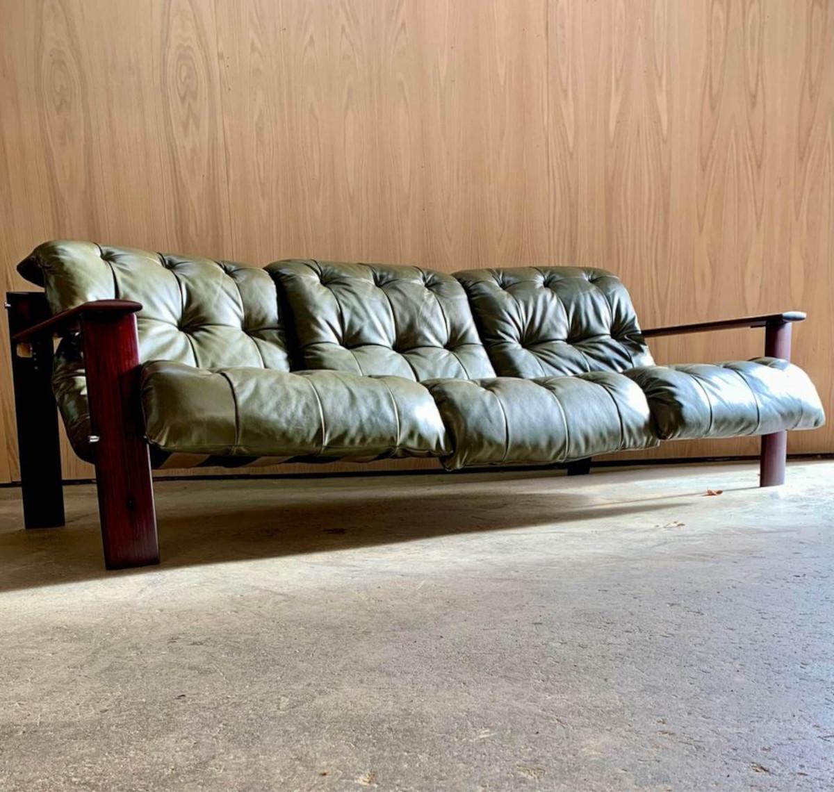 1970s Brazilian Wood and Leather MP129 Sofa by Percival Lafer For Sale 3