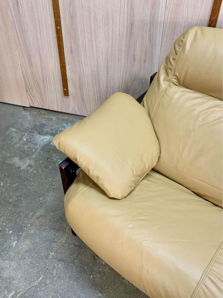 Mid-Century Modern 1970s Brazilian Wood and Leather Sofa by Percival Lafer For Sale