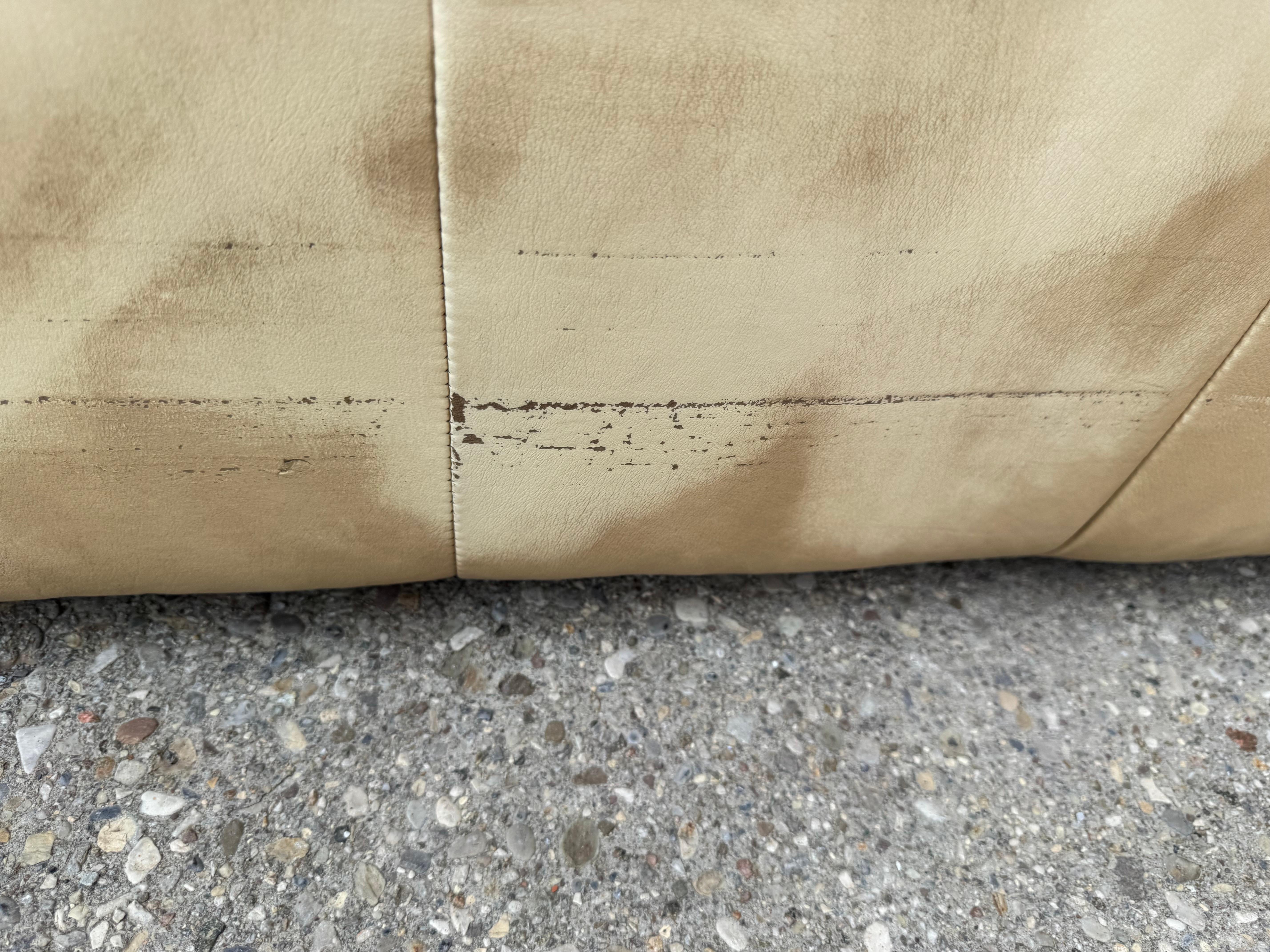 Sofá y butaca de cuero 