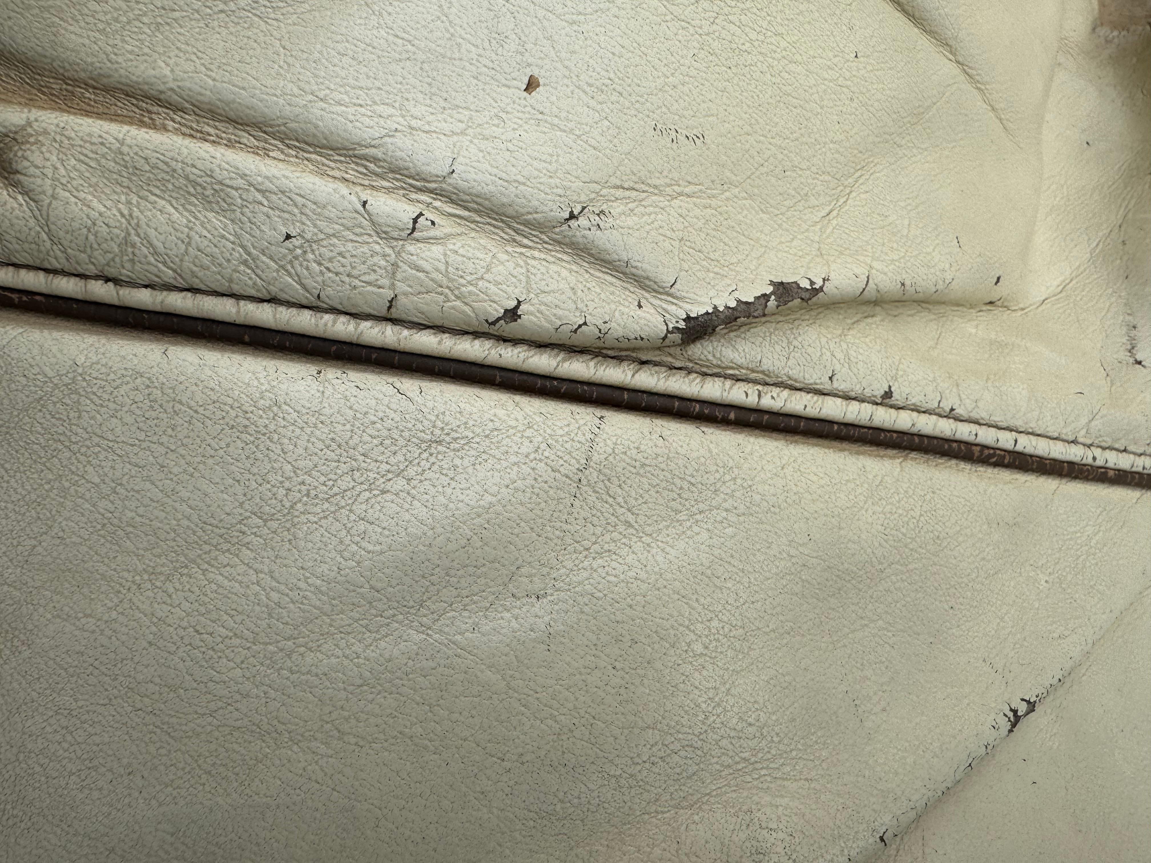 Sofá y butaca de cuero 