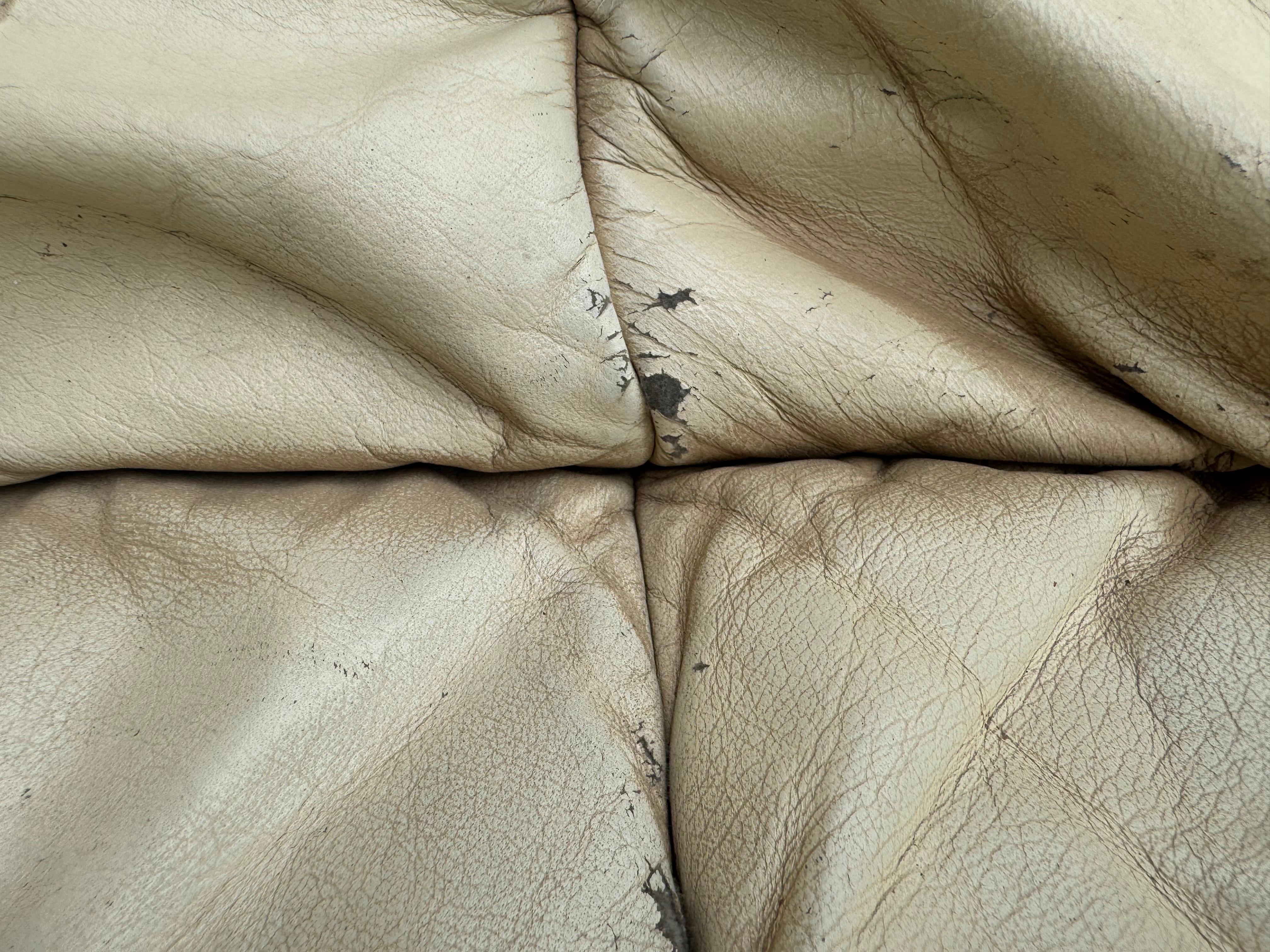 Sofá y butaca de cuero 