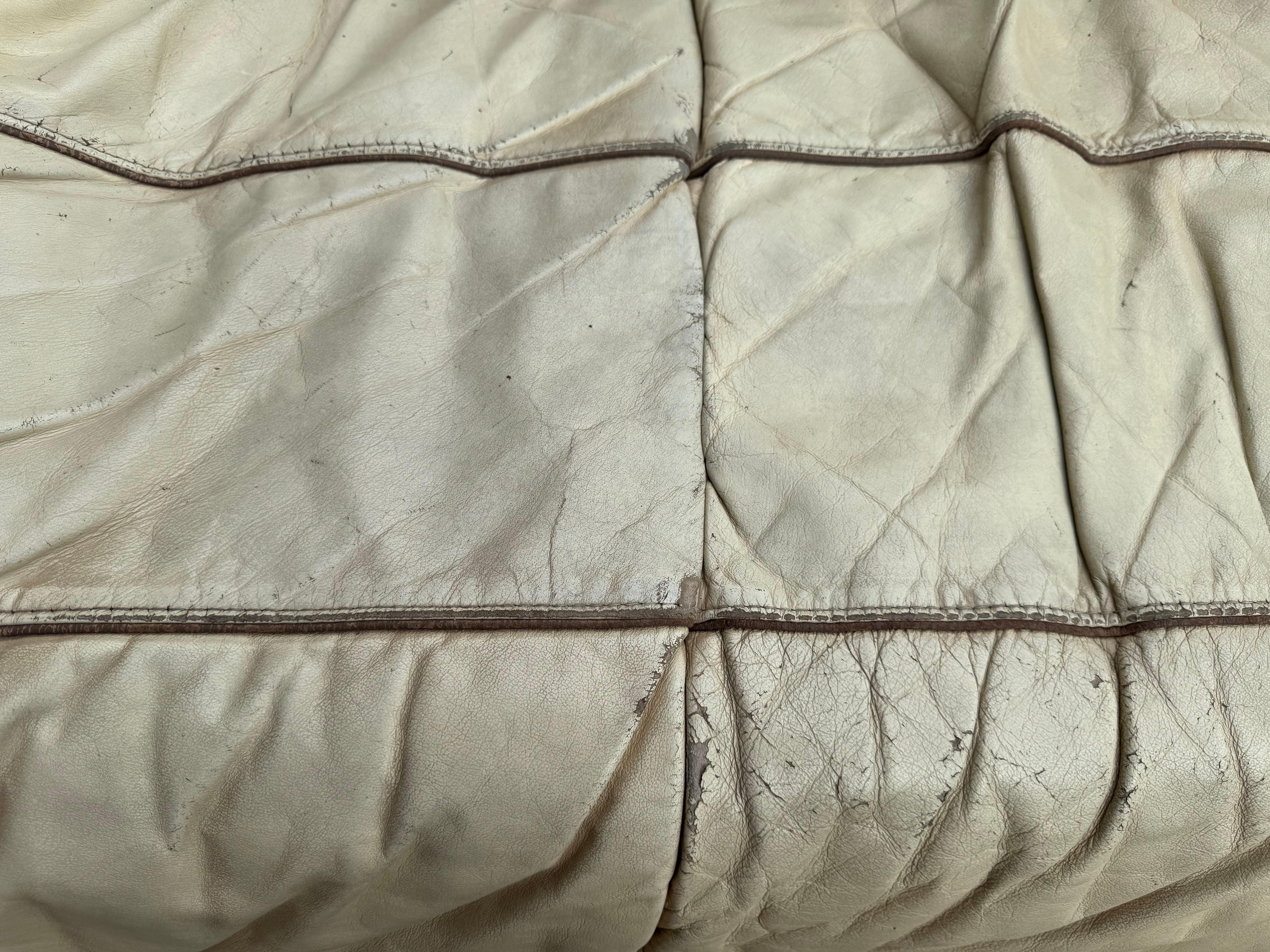 Sofá y butaca de cuero 